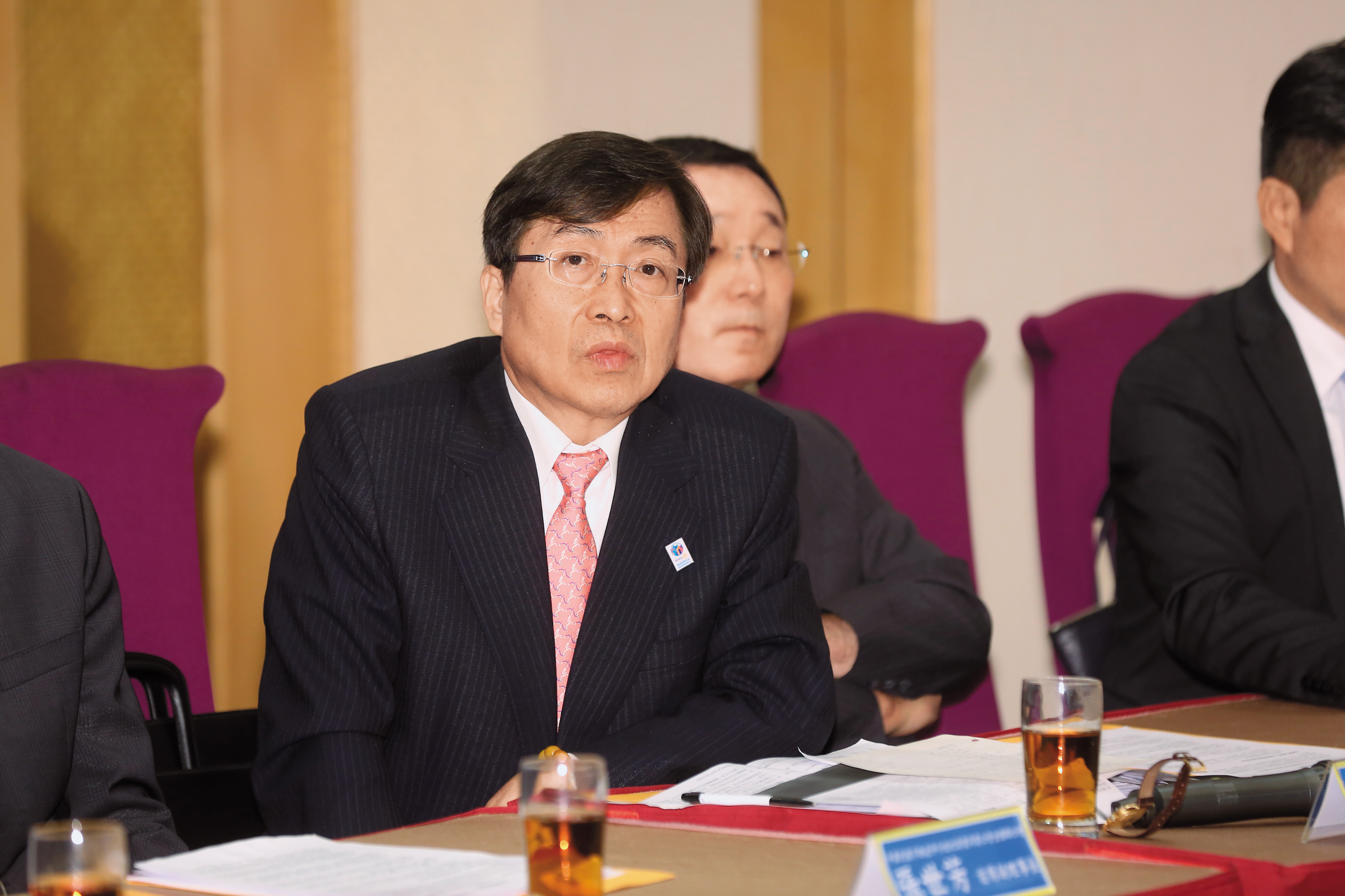 院士派找知名律師李永然出馬，與教育部打官司。