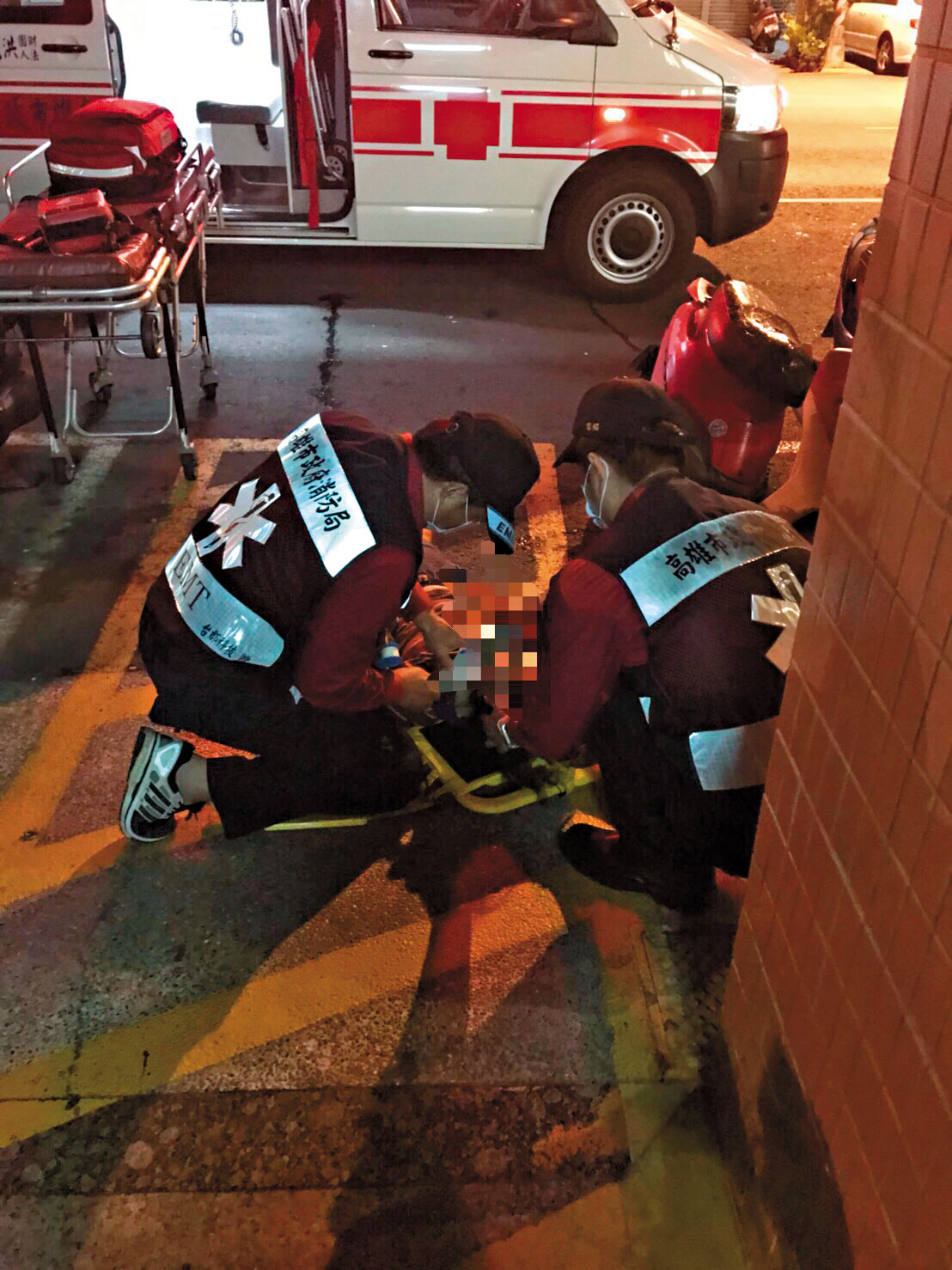 聽聞丈夫自焚噩耗，米店老闆娘趁著女兒下樓找警察空檔，從9樓一躍而下，當場死亡。