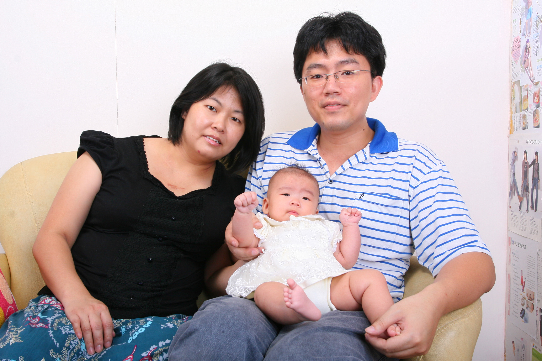 夫妻倆都是工作狂，女兒還在襁褓時期，就在公司陪爸媽加班。（王蘭芳提供）