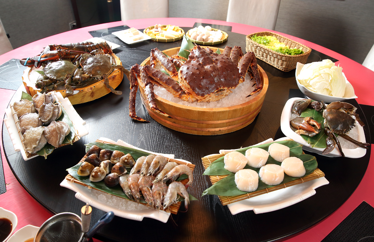 頂級食材配合在地當令時蔬，看準懷舊的台商與嚐鮮的外國商務客，以火鍋主打的「海峽會」也跟著轉型。