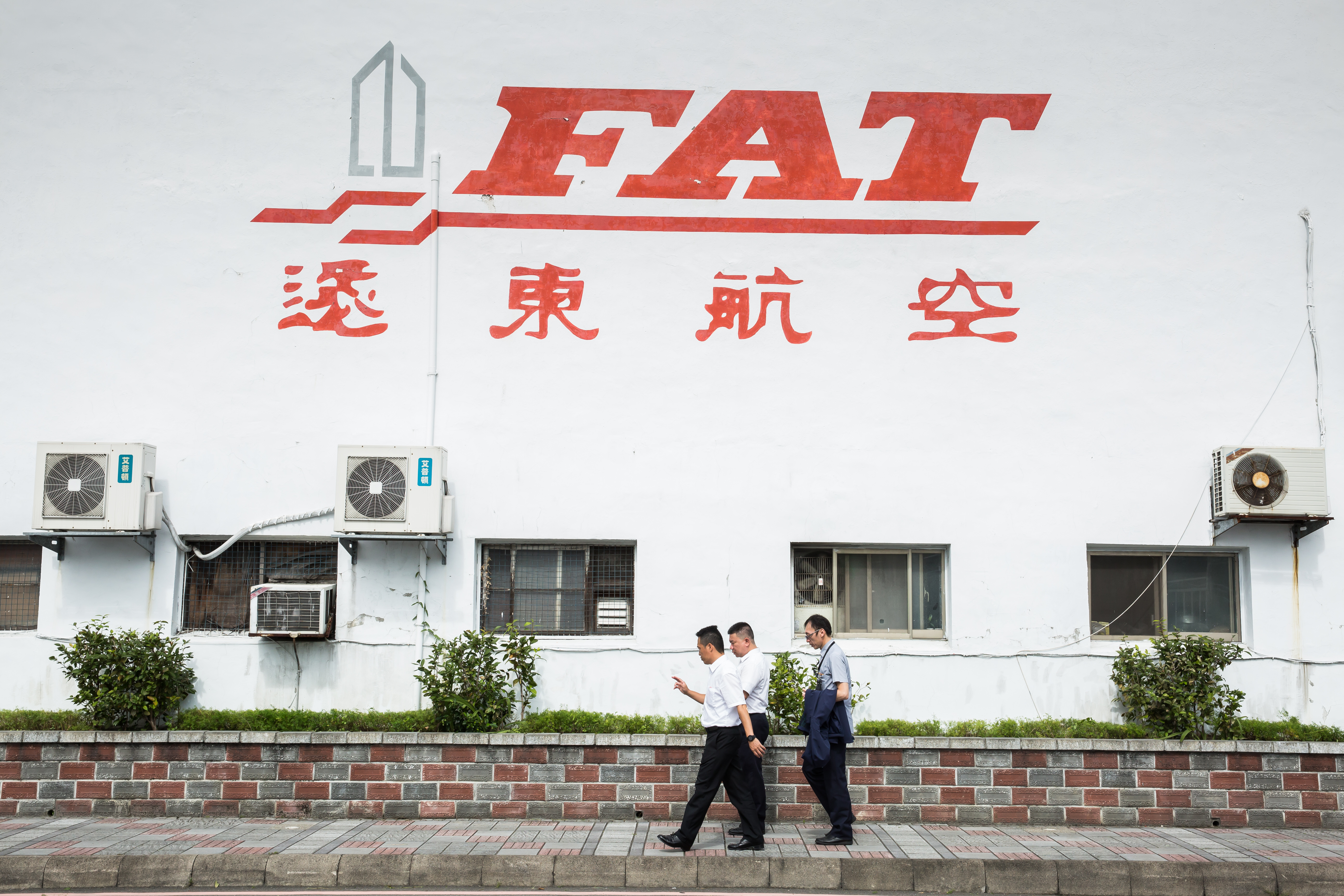 遠東航空董事長張綱維私挪資金至個人的樺壹租賃公司，一直沒回補，導致遠航每個月現金餘額不足。