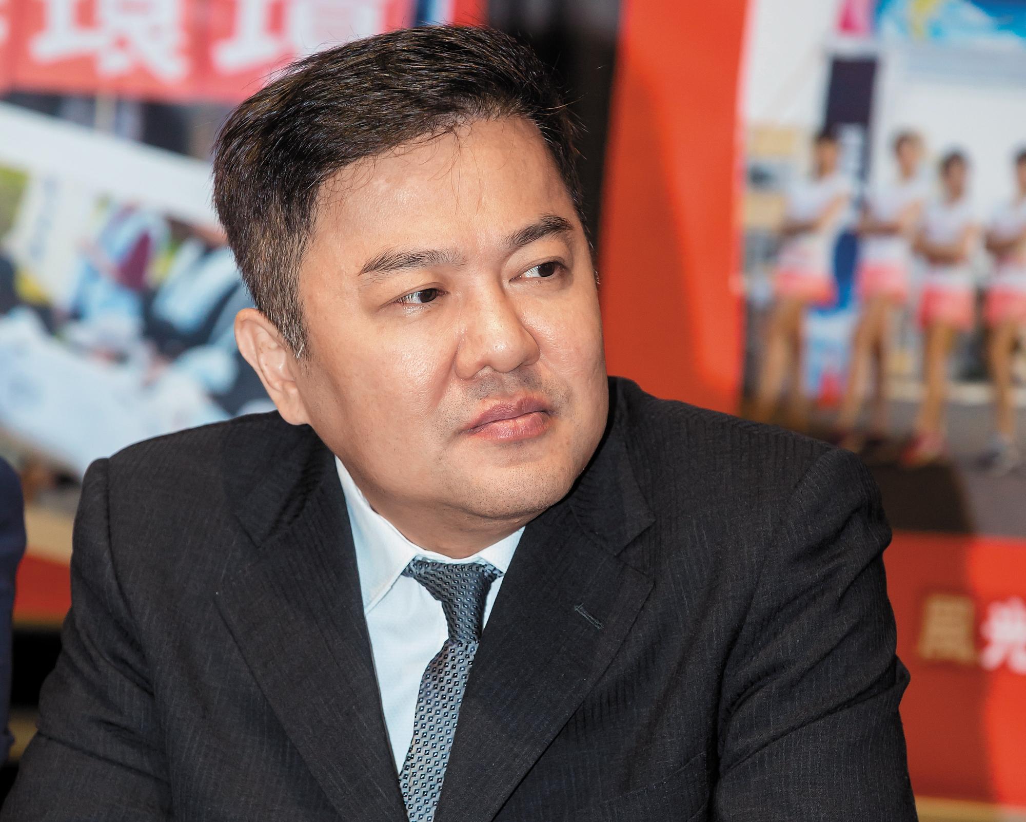 遠航的資金遭挪至董事長張綱維的樺壹租賃公司，出現高達31億元的財務黑洞，恐釀停飛危機。