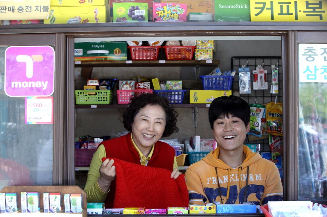 高斗心（左）、金成均兩位實力派演員主演的電影《最美的約定》，在南韓上映時獲得網友高度的評價。（原創娛樂提供）