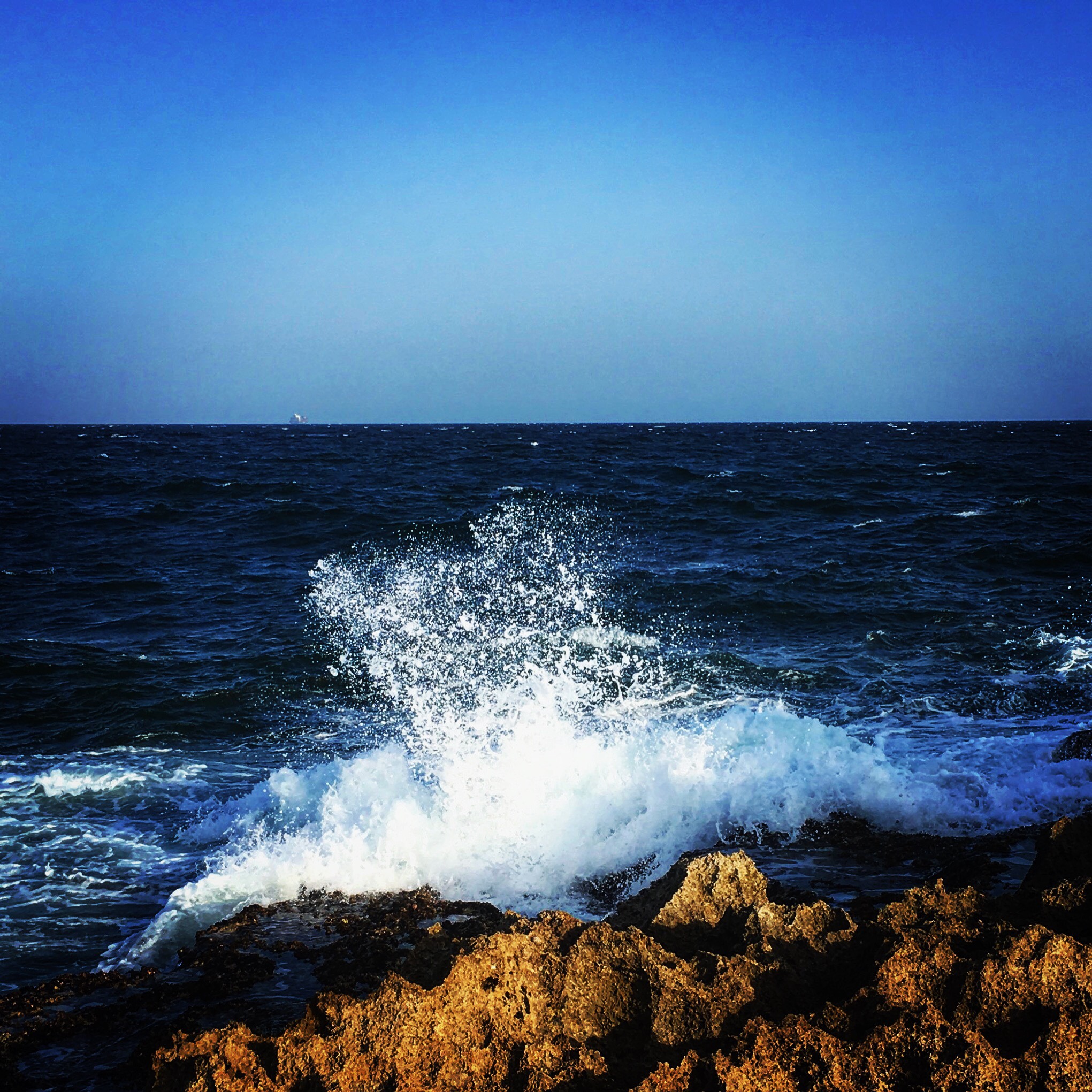 驚濤駭浪的亞丁灣。