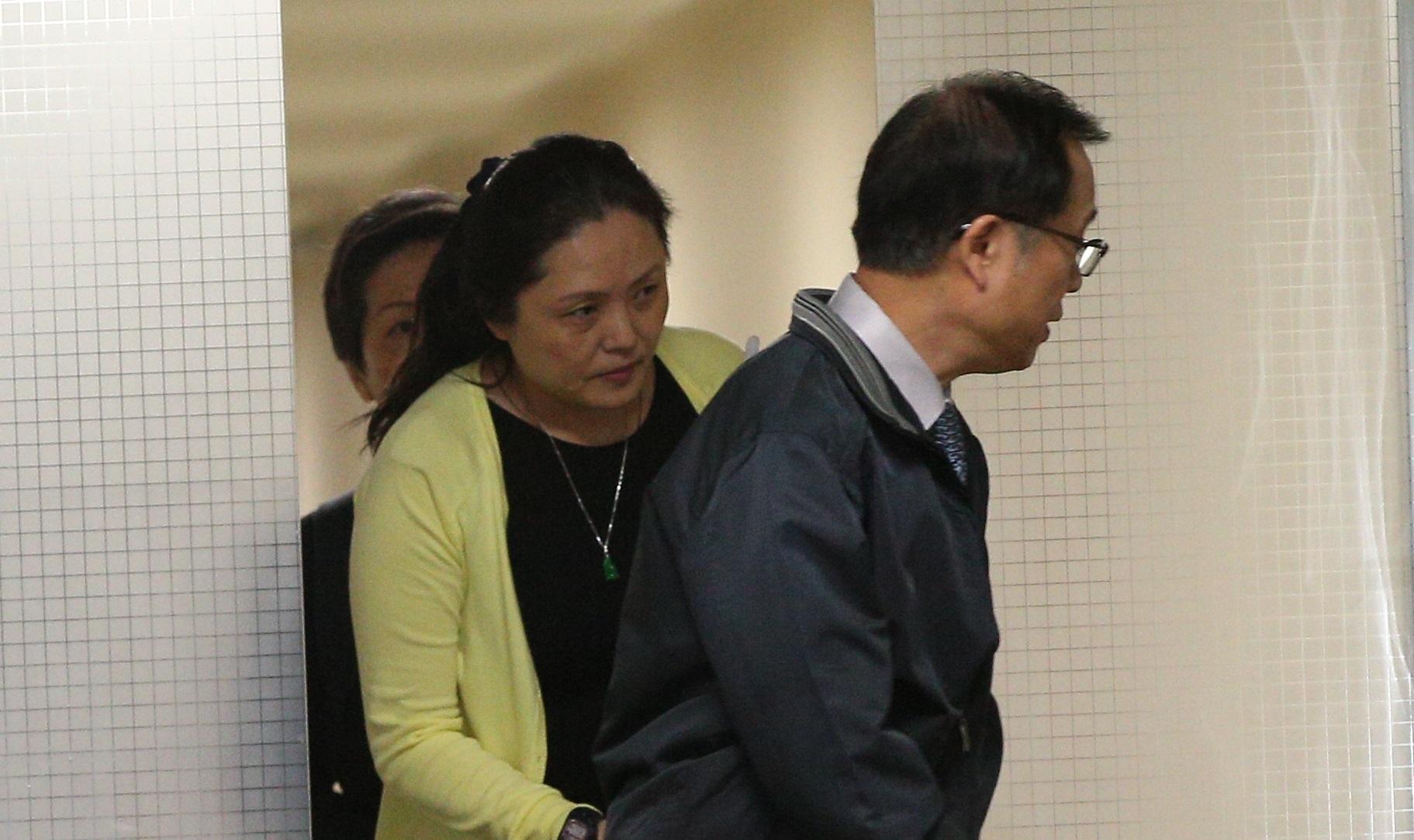 王瑞慧下午出席董事會,刻意快步進場。