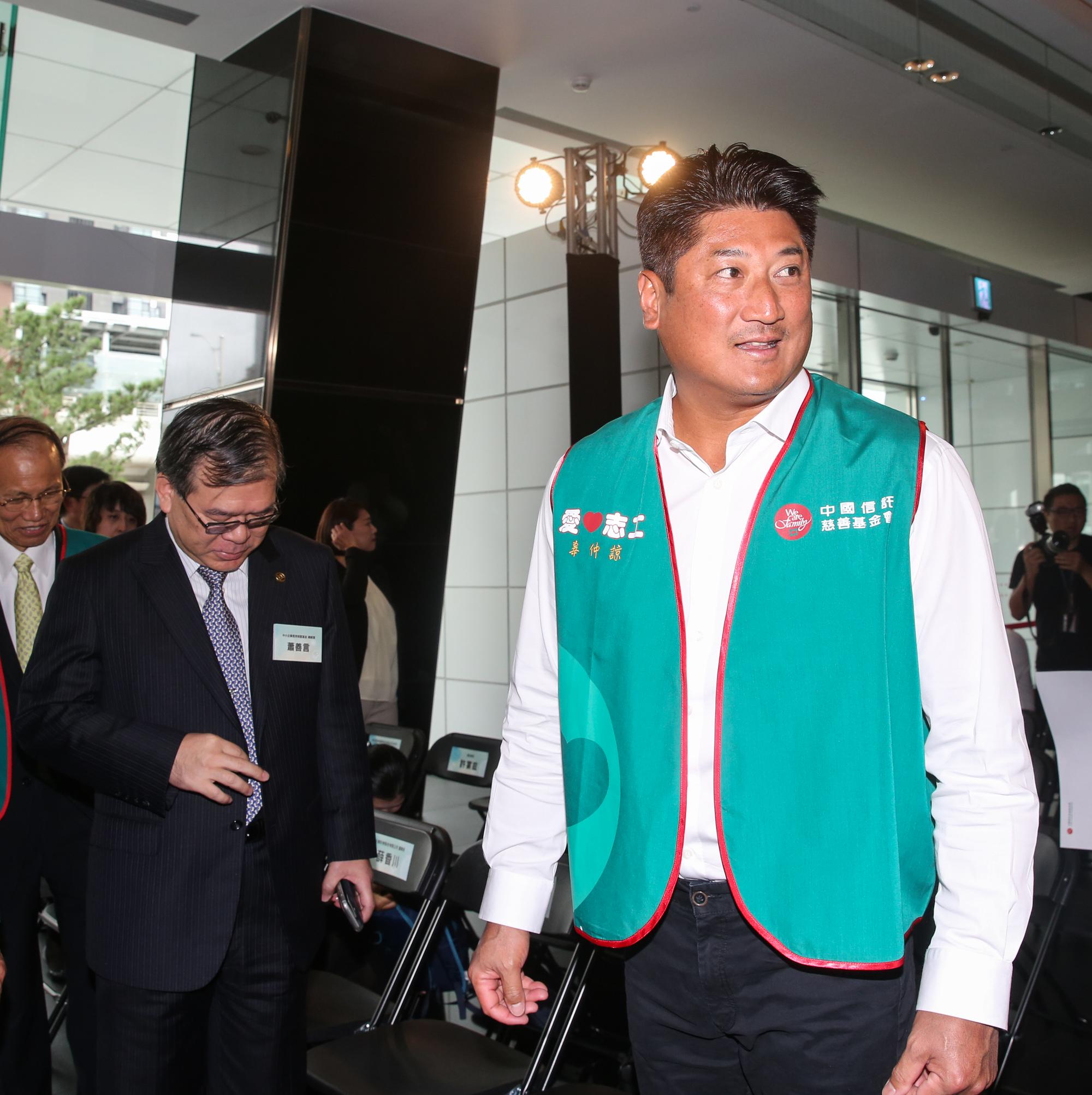 中信慈善基金會董事長辜仲諒和中信金控總經理吳一揆缺席了耶誕點燈會。