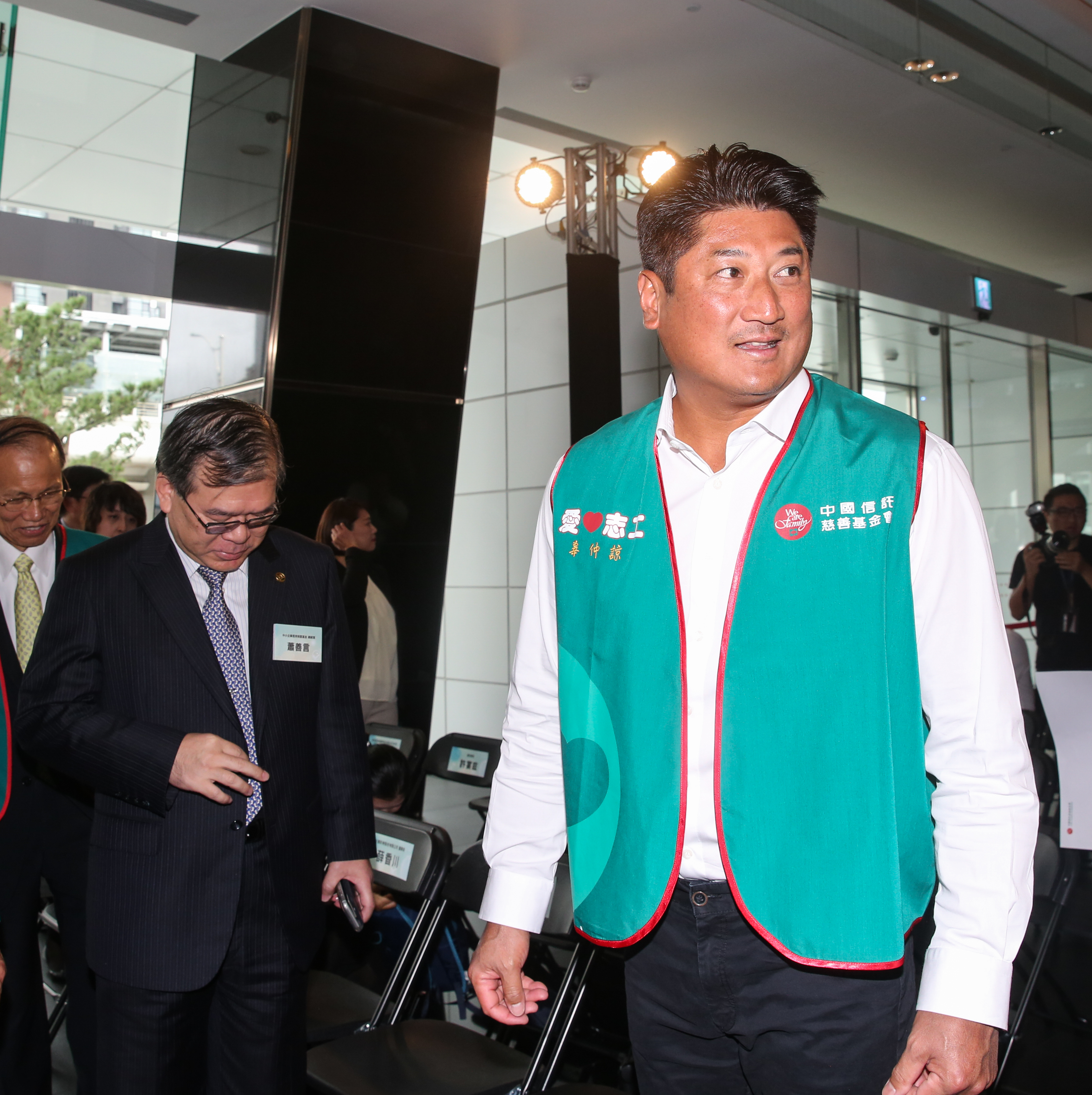 中信慈善基金會董事長辜仲諒和中信金控總經理吳一揆缺席了耶誕點燈會。