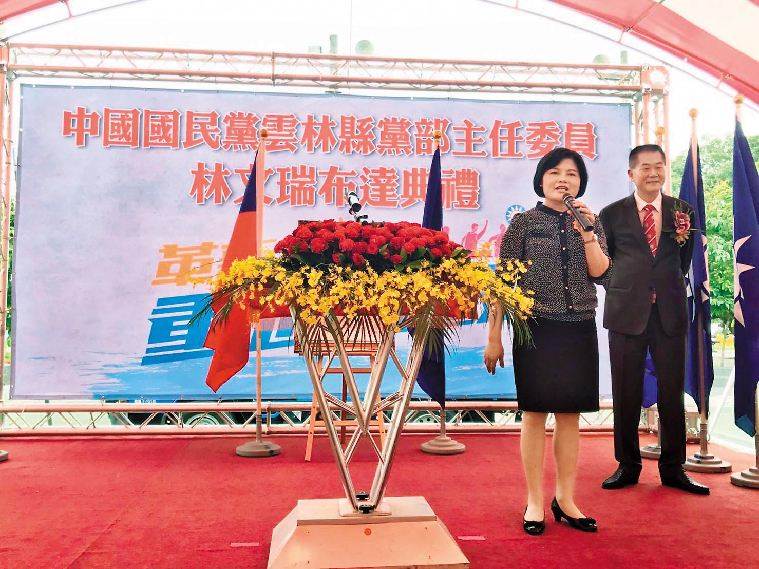 雲林縣長藍營誰出線,國民黨立委張麗善(左)建議採全民調,縣黨部主委林文瑞(右)則強調黨有機制。(翻攝自張麗善臉書)