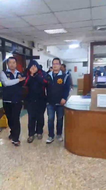 葉嫌擁有碩士高學歷,卻返台當大麻農夫。(翻攝畫面)