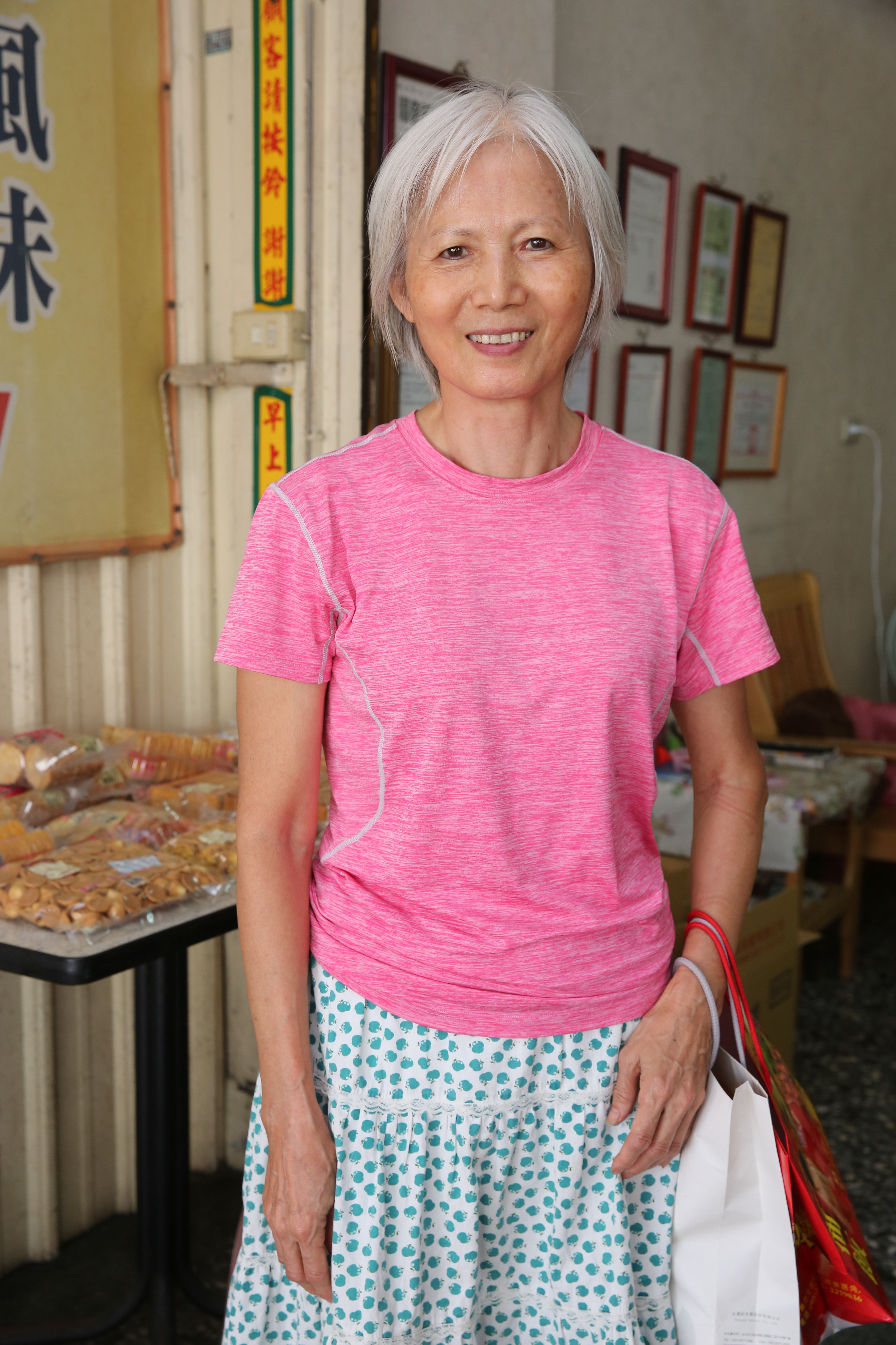 嘉義,吳小姐。