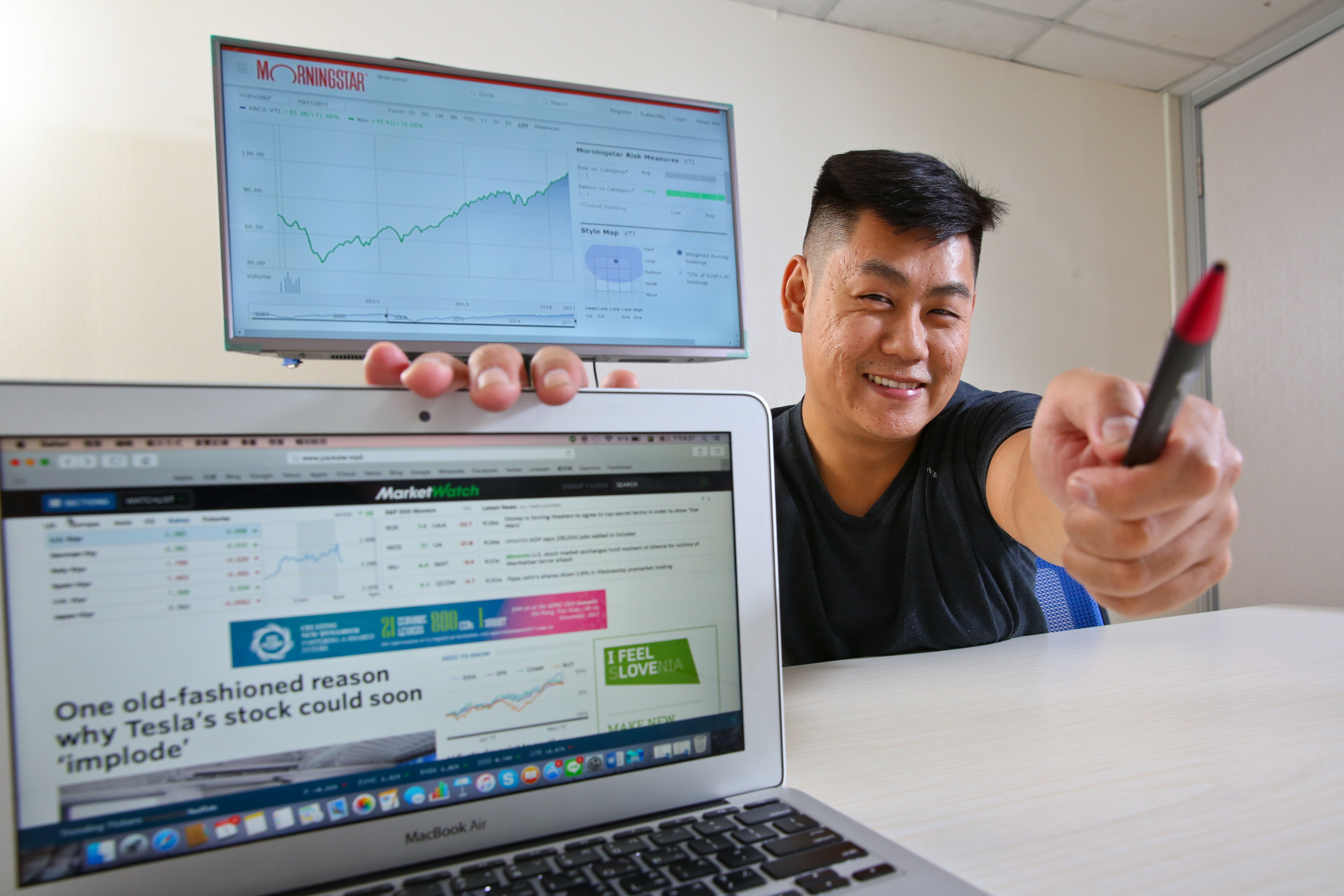 32歲的張耿豪持續投資美股ETF，每年進行再平衡一次，賣出的獲利也繼續滾進去投資。