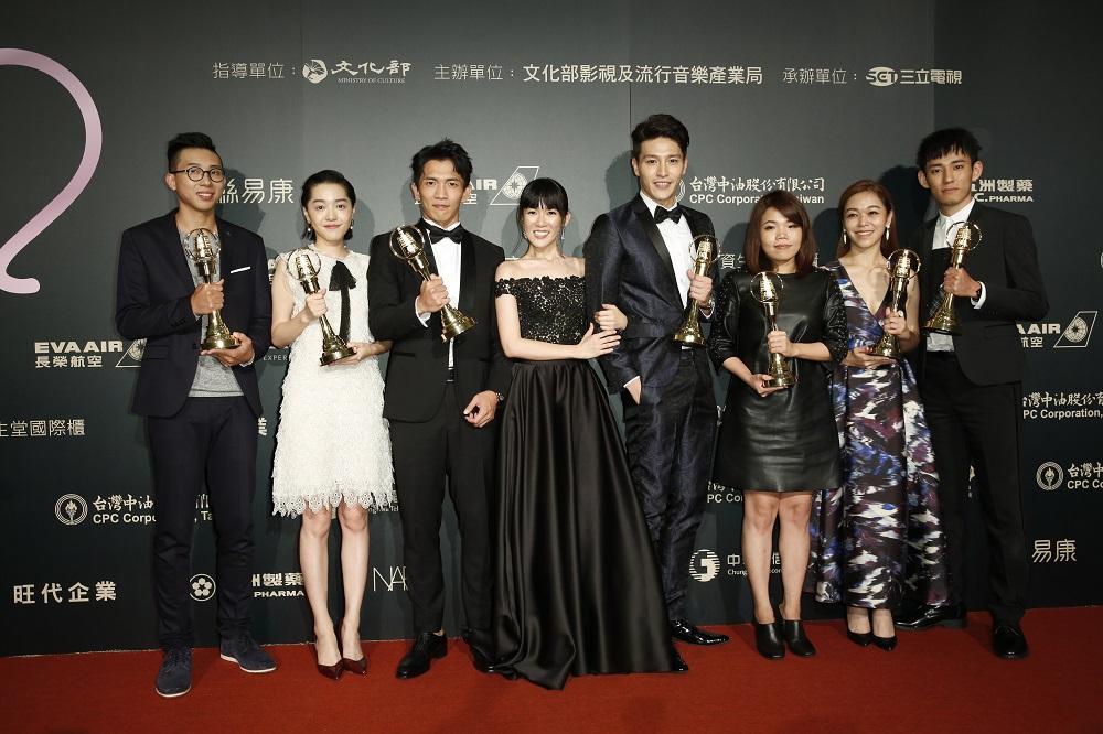 好風光今年一口氣拿下戲劇節目及戲劇類女主角、女配角、新進演員及音效五項金鐘獎，成績有目共睹。（右至左：演員徐鈞浩、朱盛平、導演柯貞年、陳禕倫、孫可芳、黃尚禾、藍雅芸、編劇王孔澂）