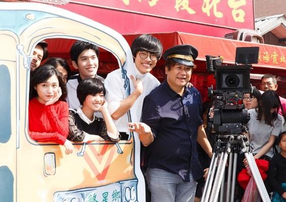 《花甲男孩轉大人》創下植劇場系列4.16%的最佳收視率，日前也按原定計畫改編成電影《花甲大人轉男孩》。（右起：導演瞿友寧、盧廣仲、嚴正嵐、曲獻平、葉辰莛）