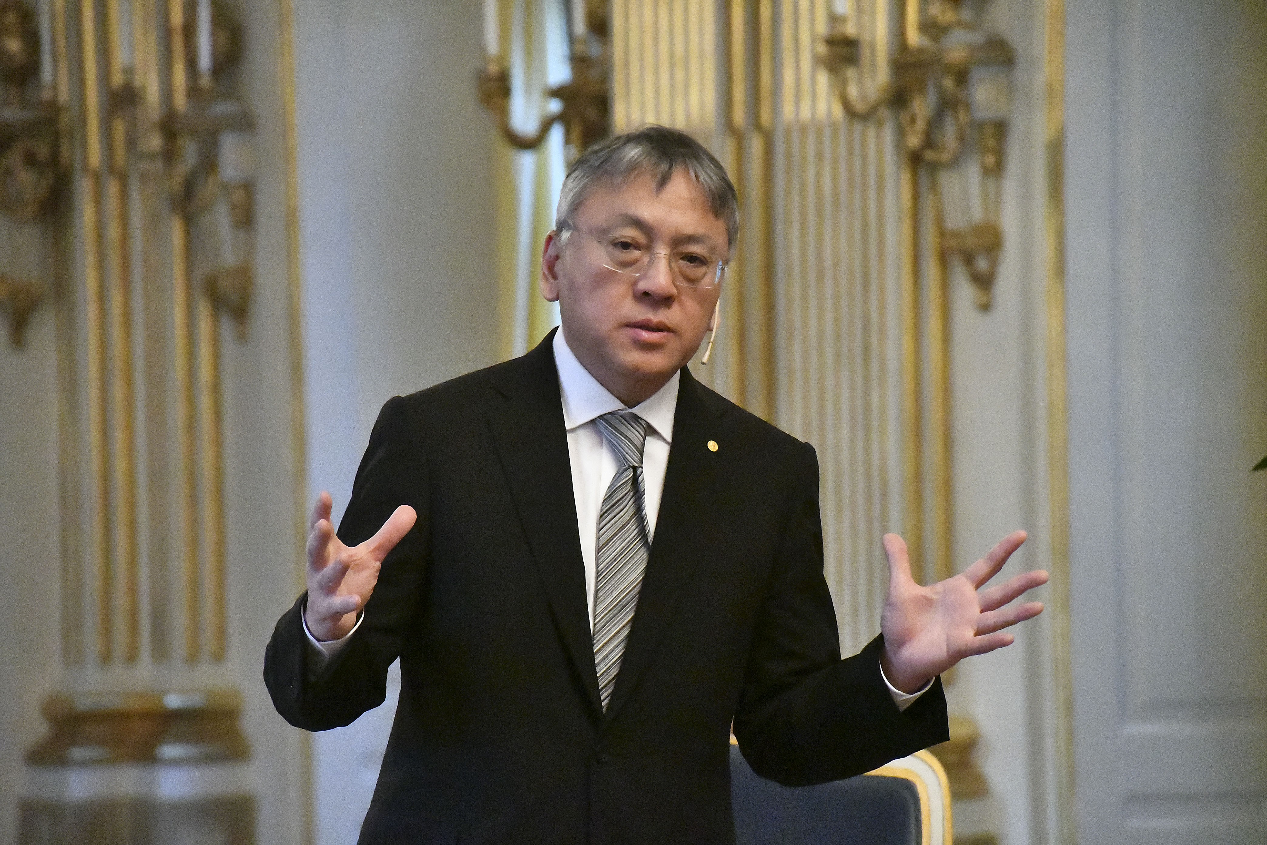 2017年諾貝爾文學獎得主,英國小說家石黑一雄在皇家瑞典學院受獎。(東方IC)