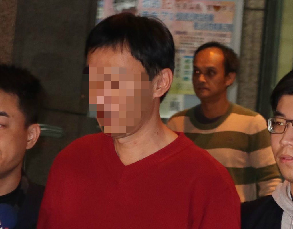 疑有竹聯幫風堂背景的朱姓犯嫌對於一時衝動開槍懊悔不已，已於當日下午在律師陪同下投案。（翻攝畫面）