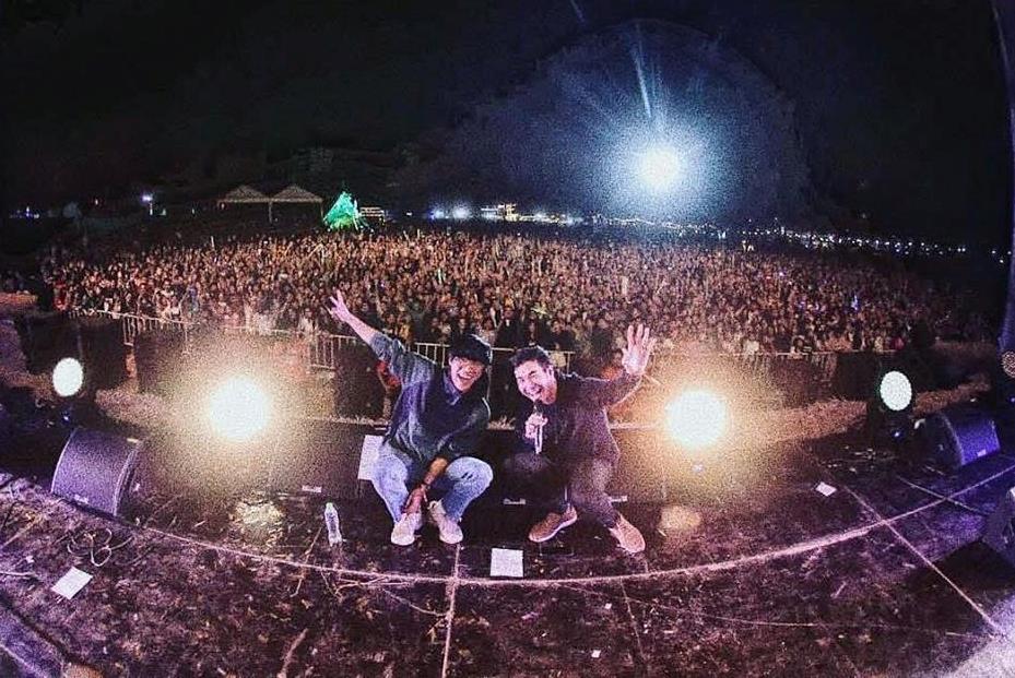 盧廣仲與Stamp的「STAMP x CROWD LU」演出，吸引了上萬泰國樂迷一起同歡。（Stamp官方臉書）