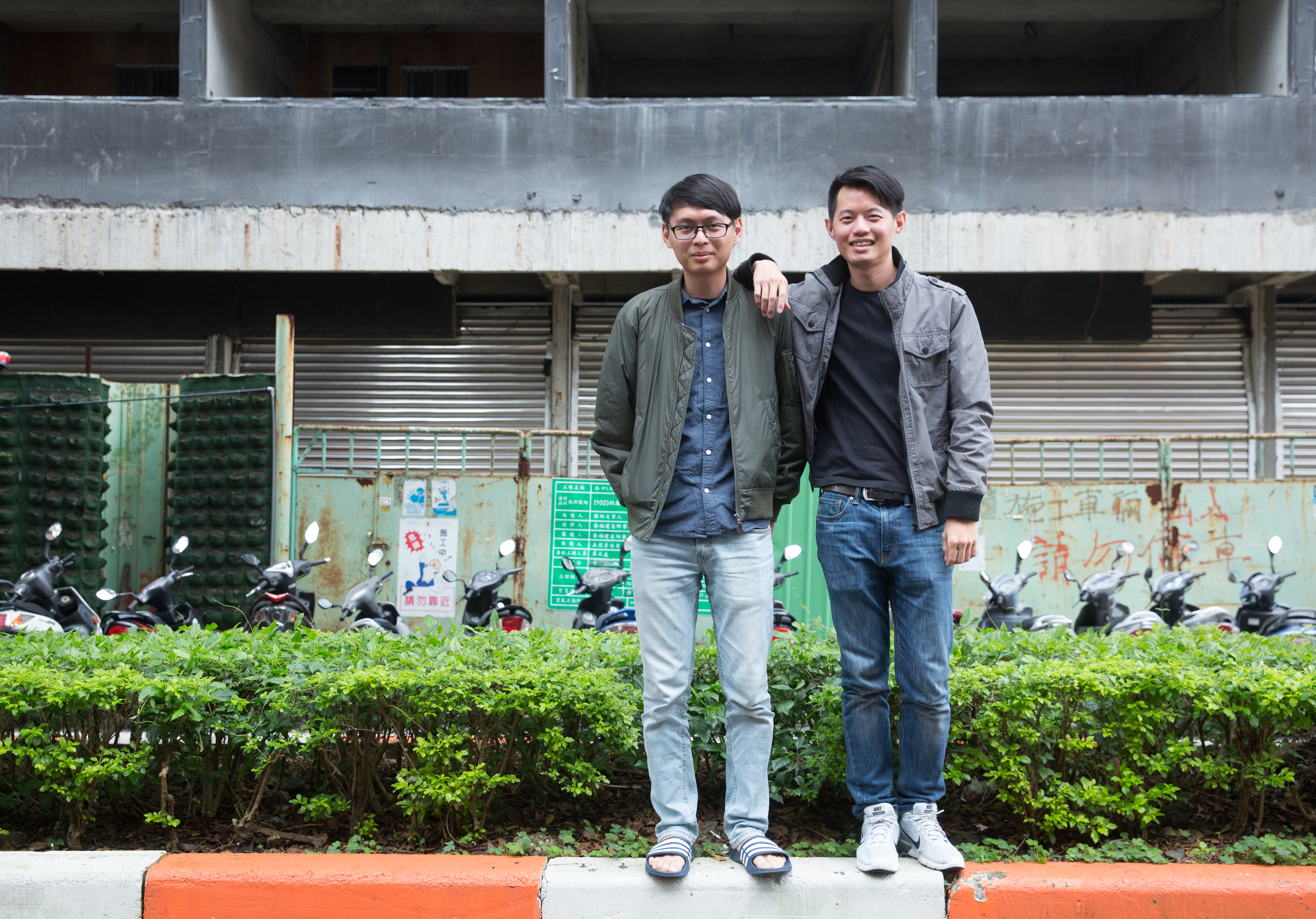黃俊淵（右）與黃俊棠（左）兄弟有一個特別的家庭，但他們以不同的方式面對生命的挑戰。