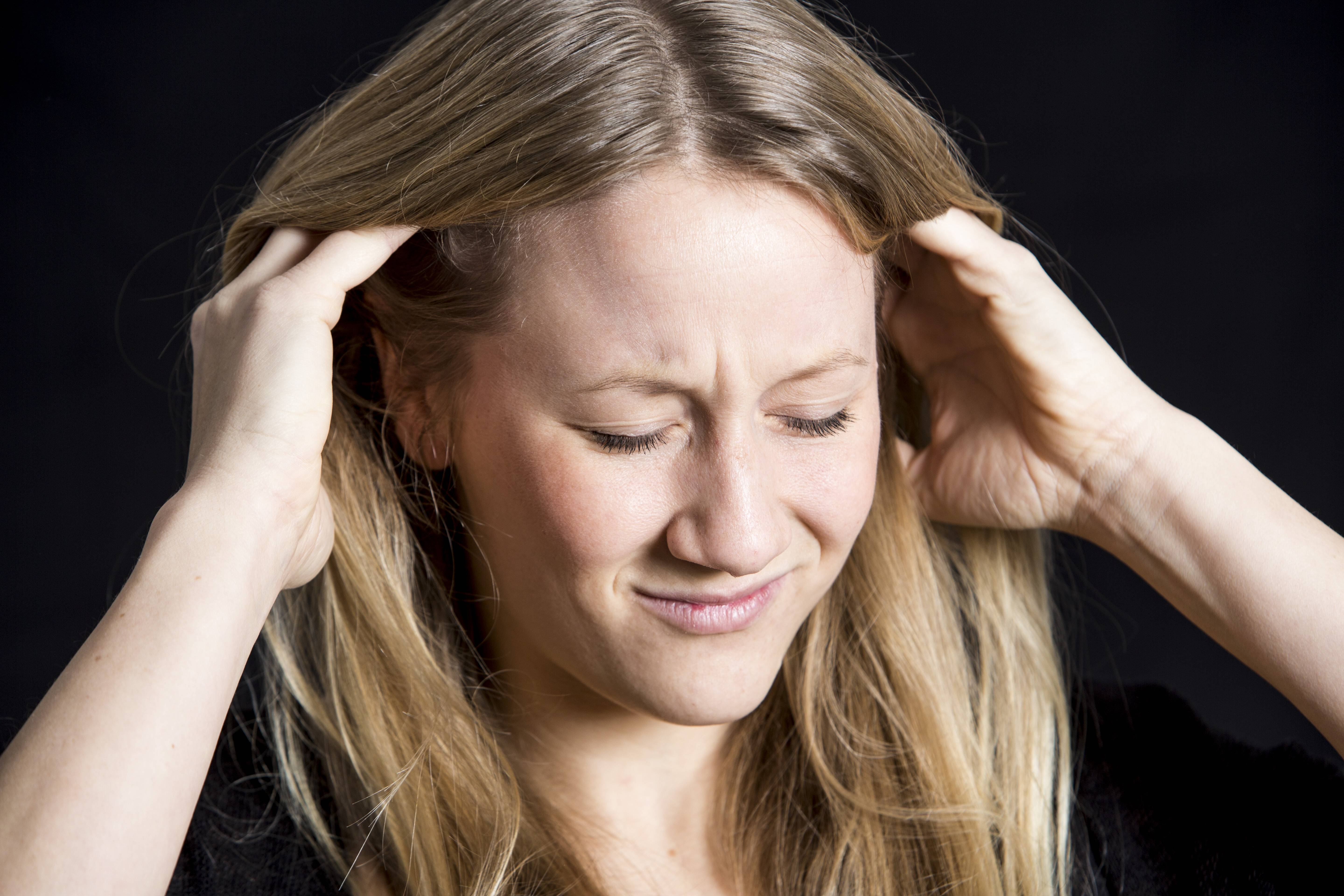 偏頭痛除了影響個人生活，也間接累積不少社會成本。（東方IC）