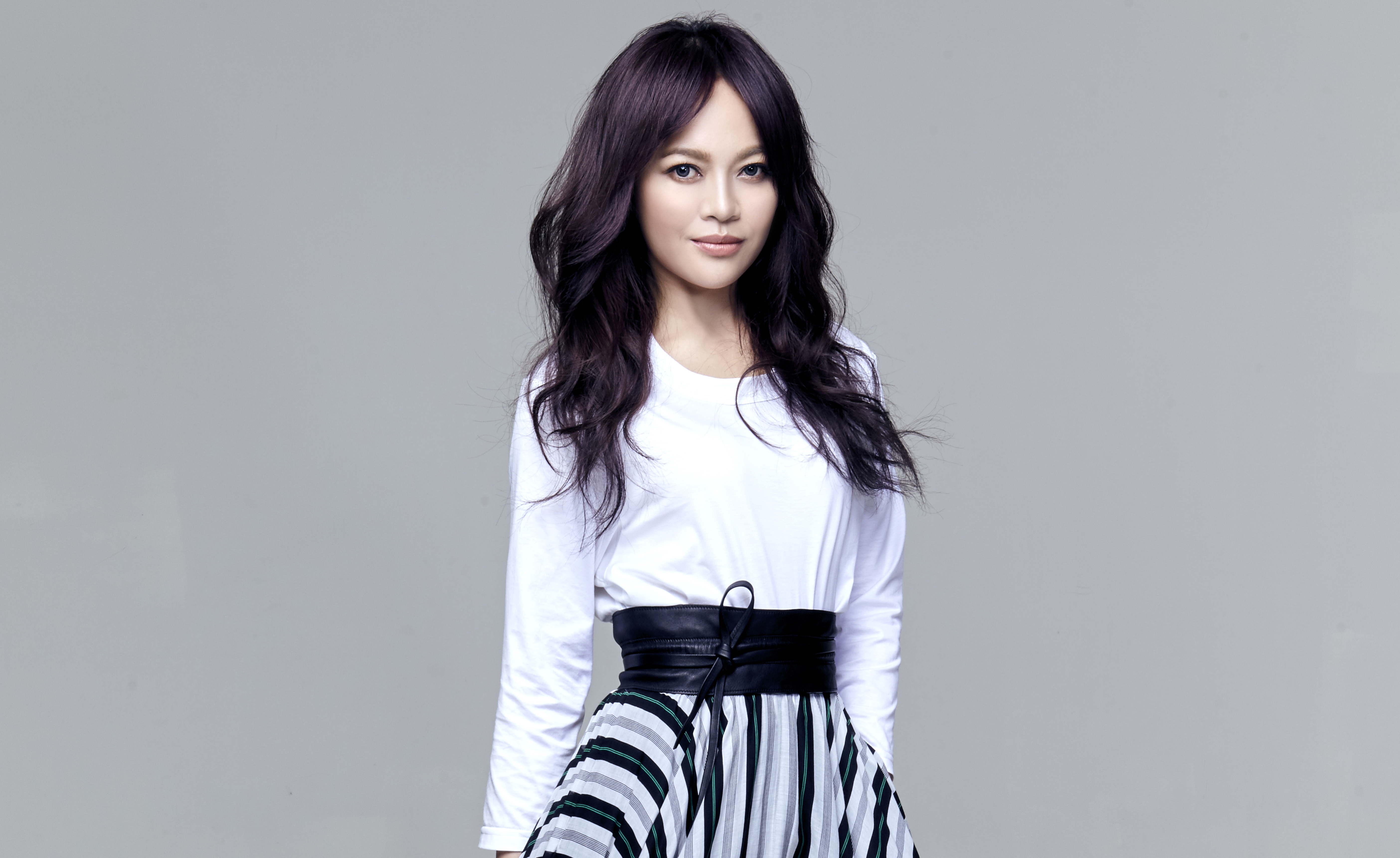 戴愛玲回憶上台演唱的趣事，透露曾差點在金門把飛蟻吃到嘴裡。（A-Line提供）