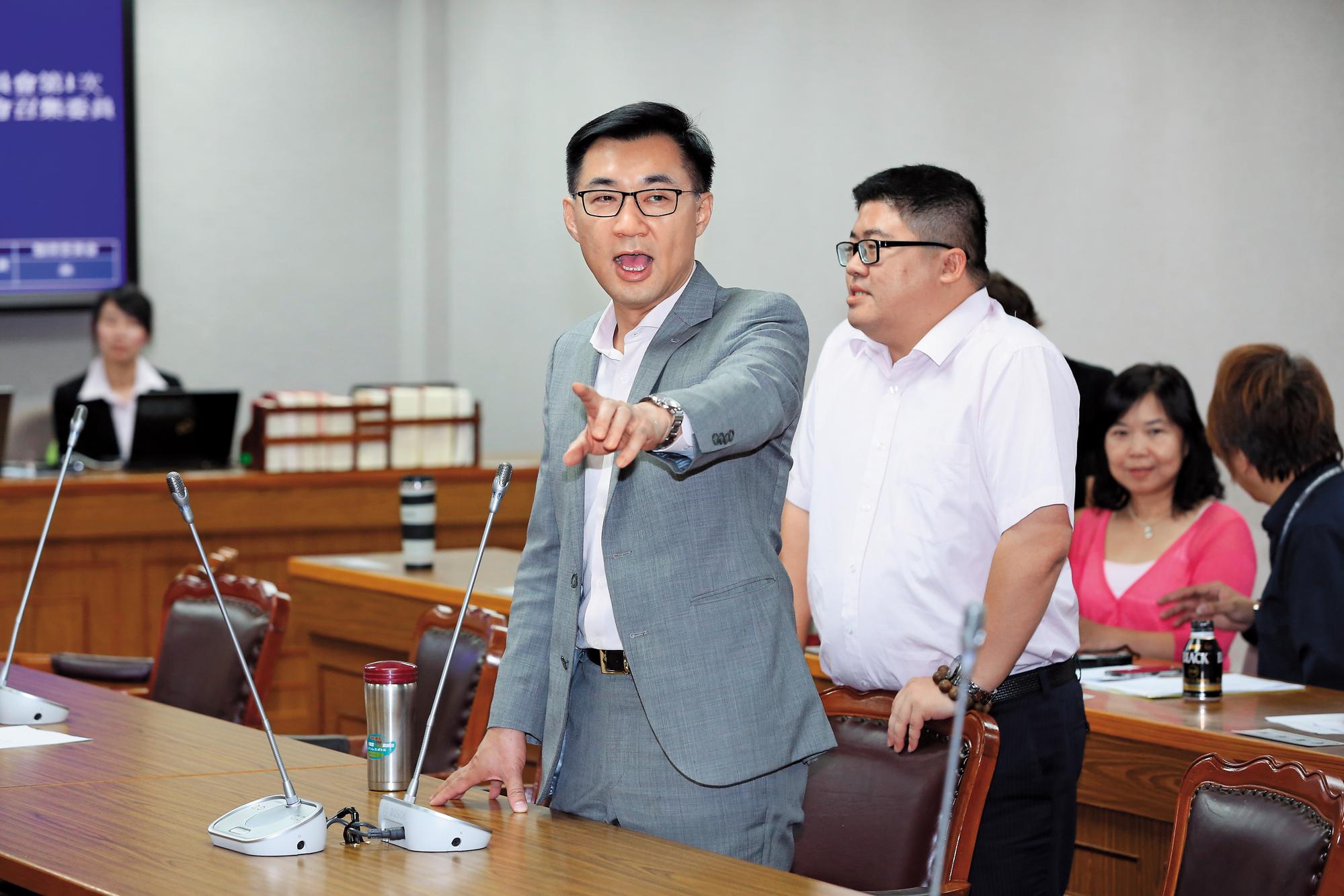 國民黨包括立委盧秀燕、江啟臣（前）都有意參選台中市長，盧秀燕說，絕不會選完分裂。