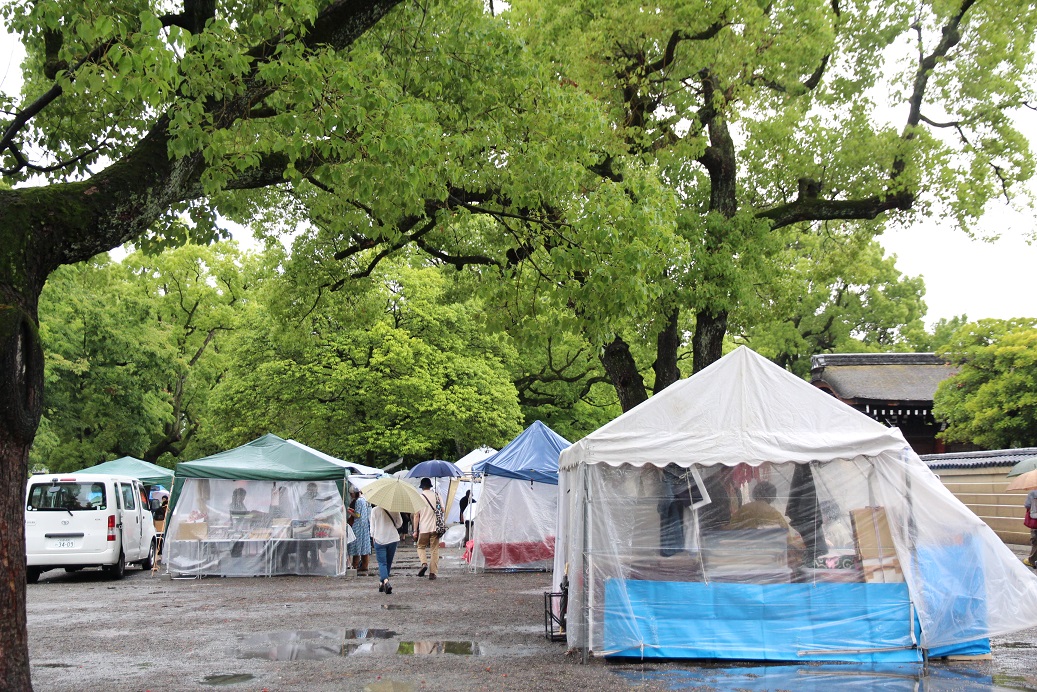 在京都東寺的弘法市集，已經有超過1,200年的歷史。