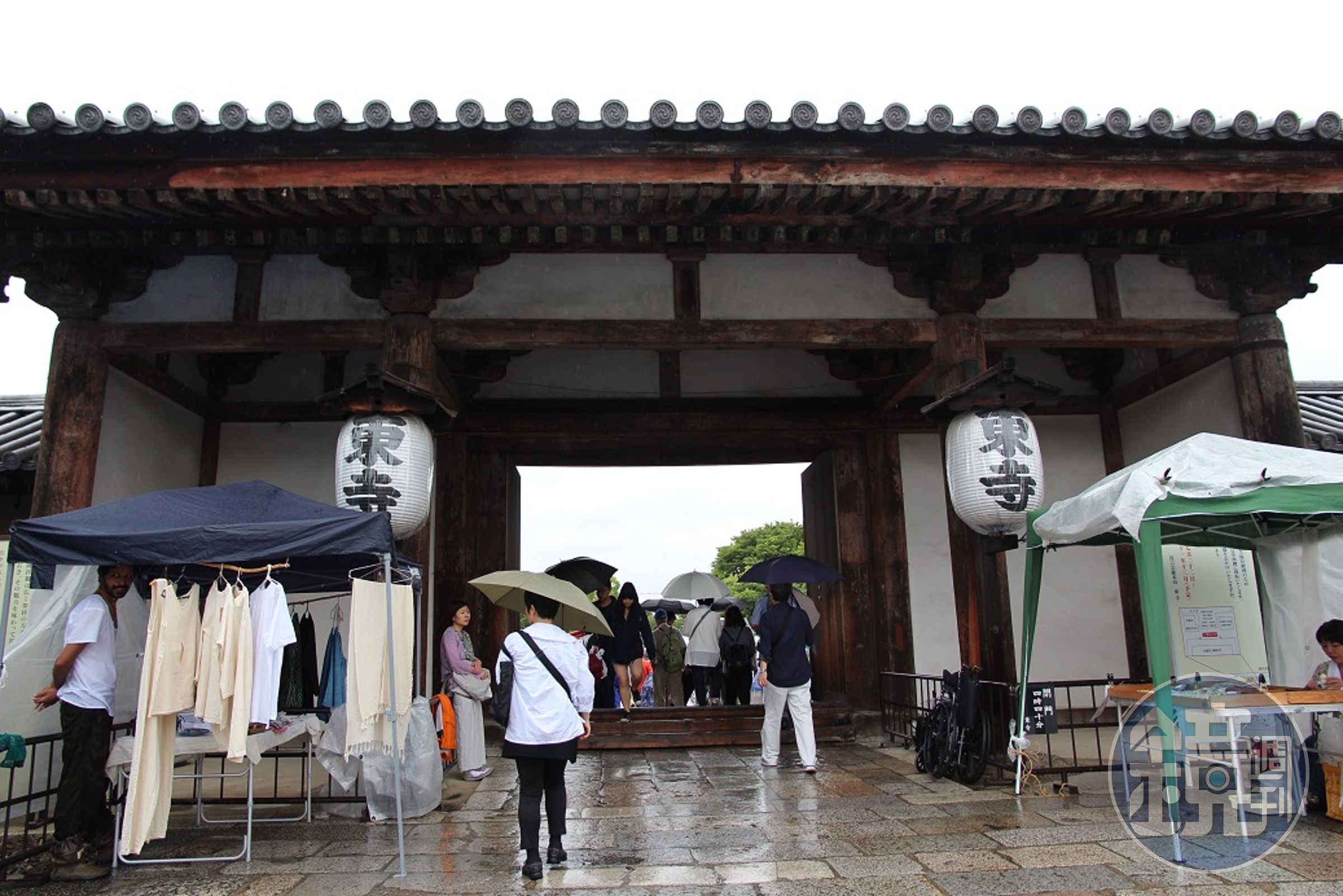 市集就在東寺裏面。