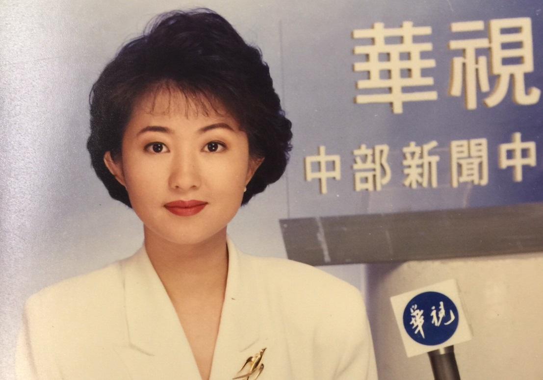 盧秀燕政治大學地政系畢業後，進入華視成為記者，後來因緣繼會嫁入台中烏日廖家，走上政治路。