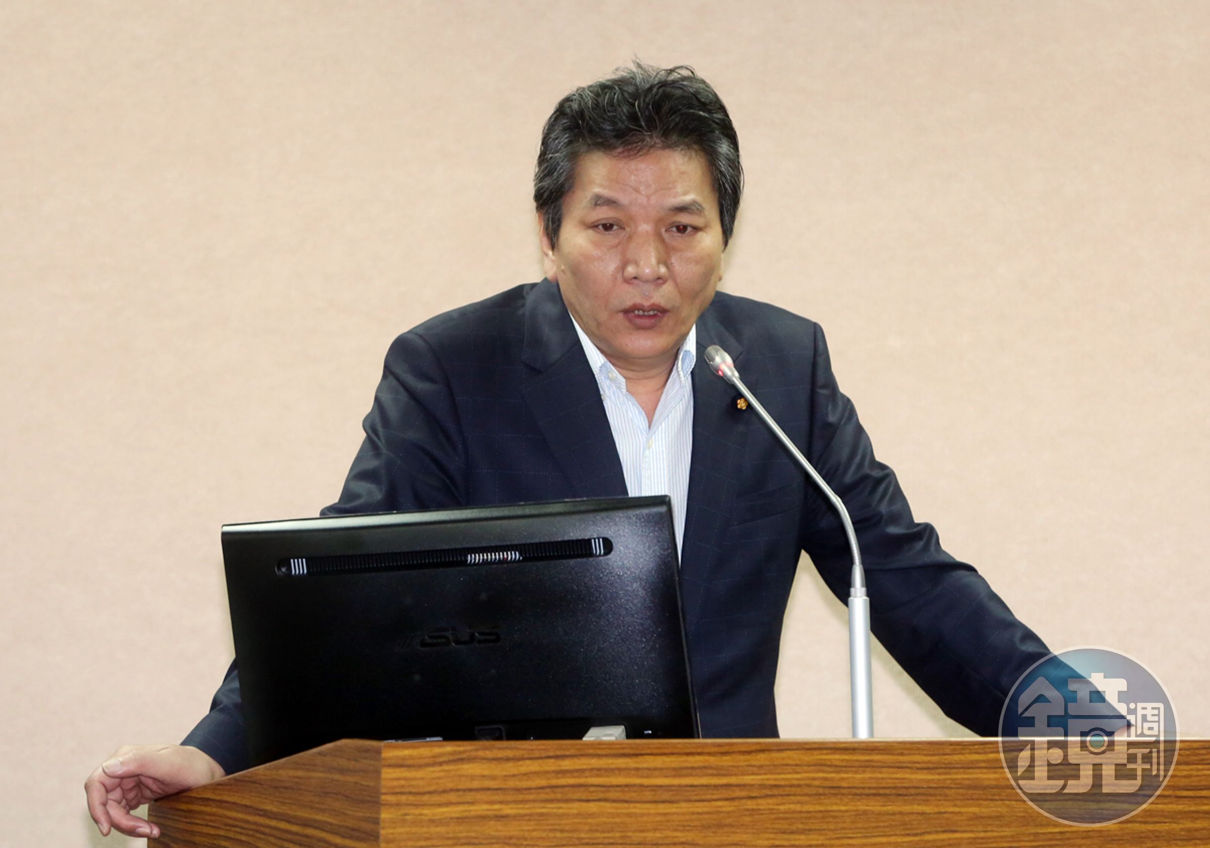 由非當權派提名的親民黨立委李鴻鈞拿下長庚關鍵的董事席次。