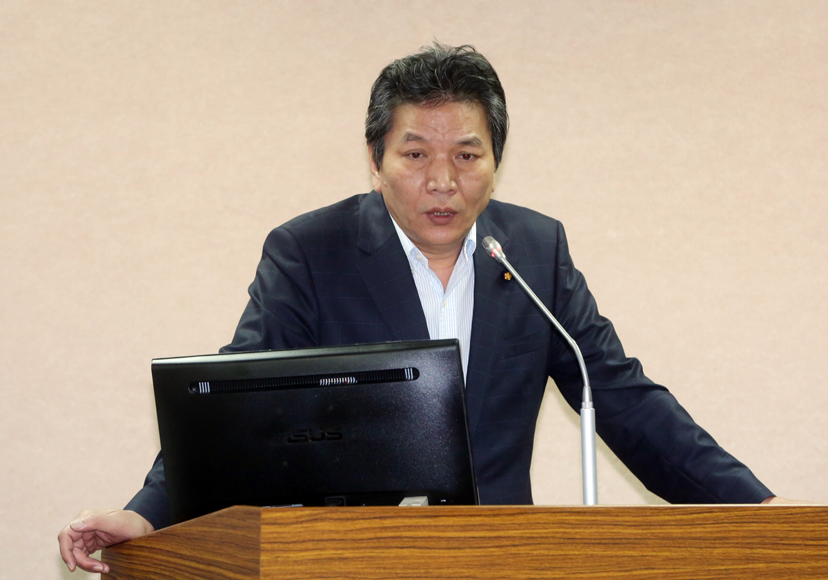 由非當權派提名的親民黨立委李鴻鈞拿下長庚關鍵的董事席次。