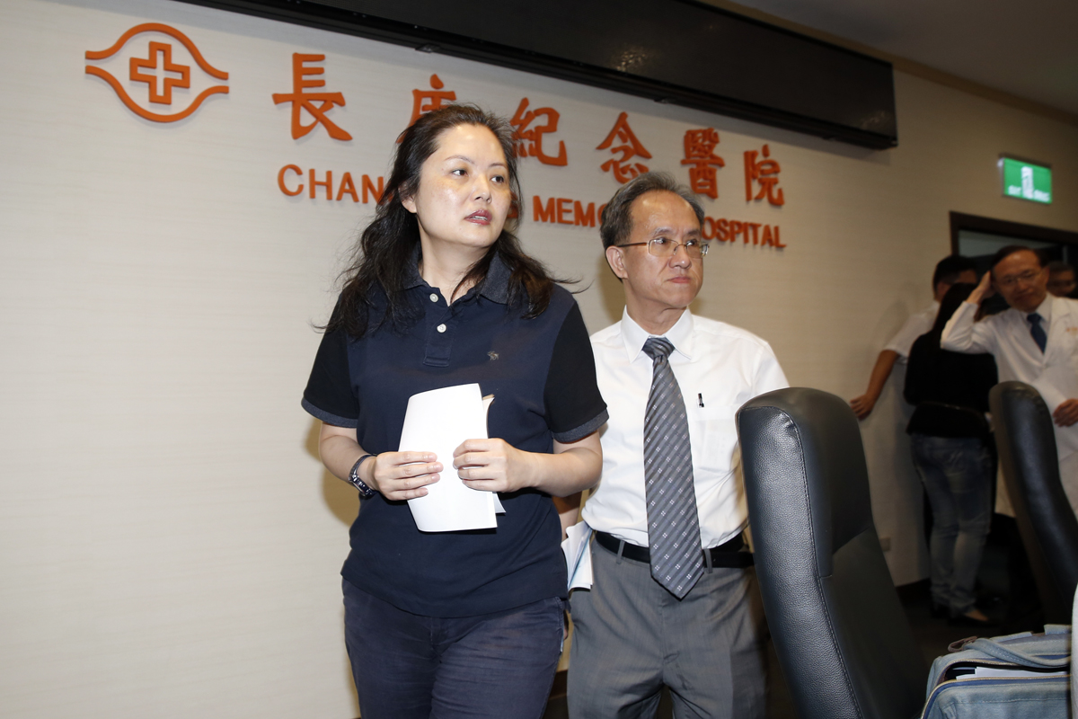 外界揣測，王瑞慧（左）長庚董座位置恐怕做不久。