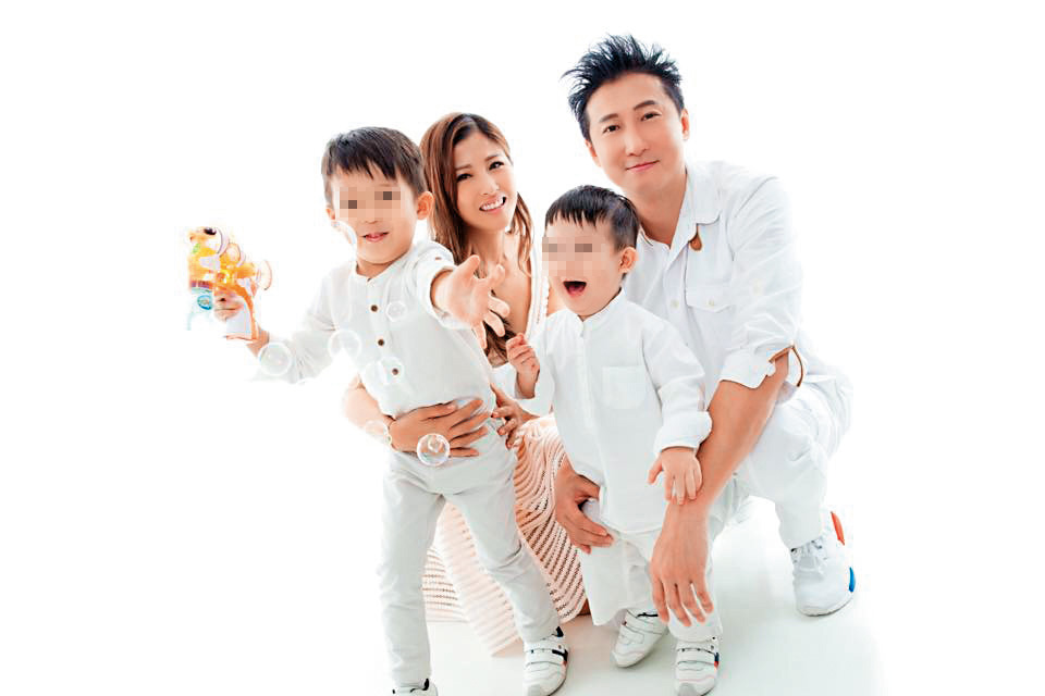 已育有兩子的洪天明很喜歡小女孩，計畫與老婆周家蔚再添一女。（翻攝自周家蔚臉書）