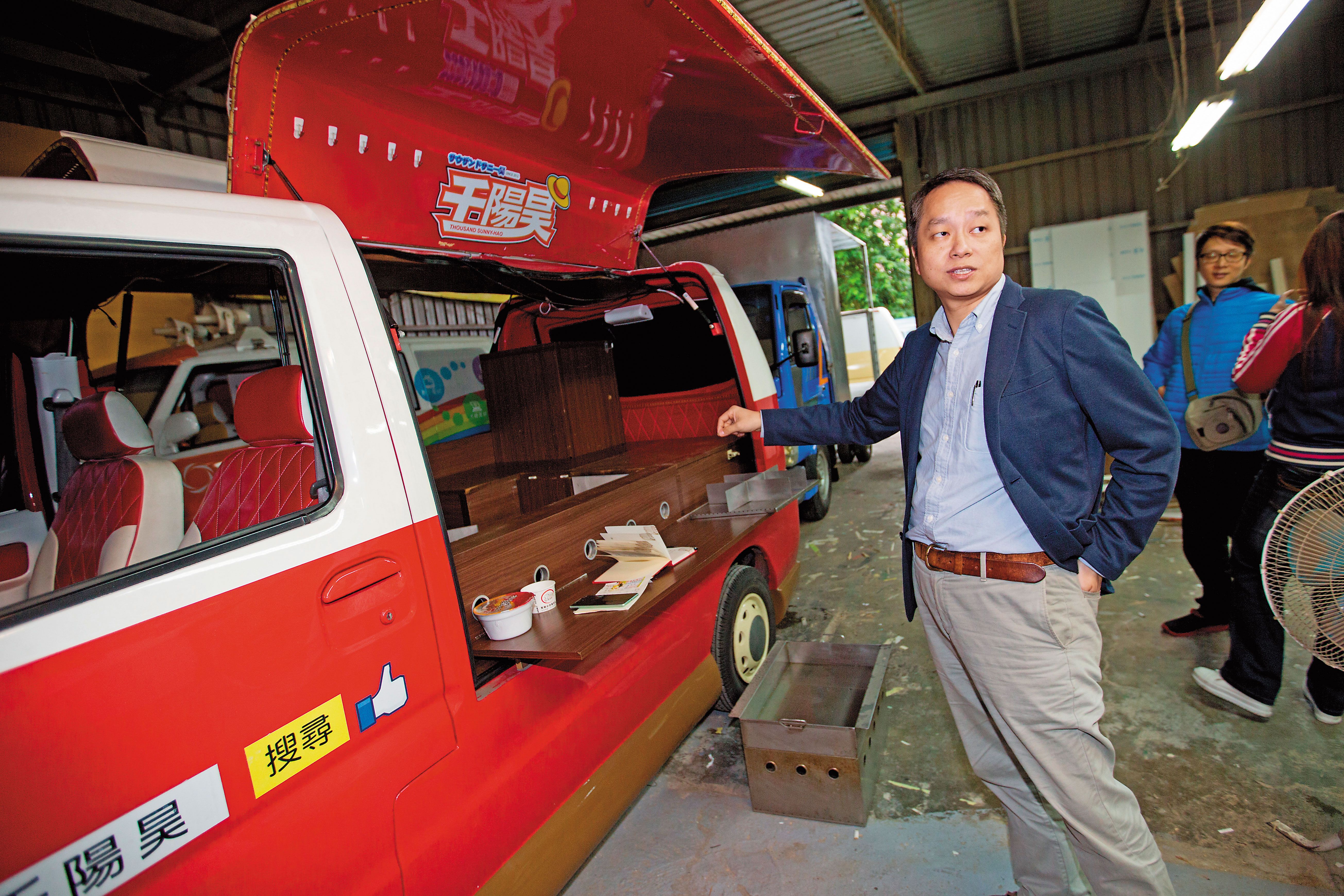台灣行動車創業發展協會祕書長林成達指出，法拉利姐的餐車不是拼裝車，但在陳設、備料上有問題。