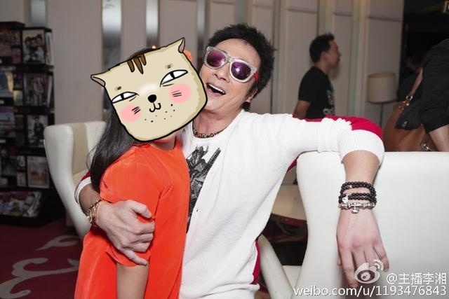 《爸爸去哪兒》不只帶動萌星身價，參與的爸爸吳鎮宇也知名度大增。（翻攝自微博）