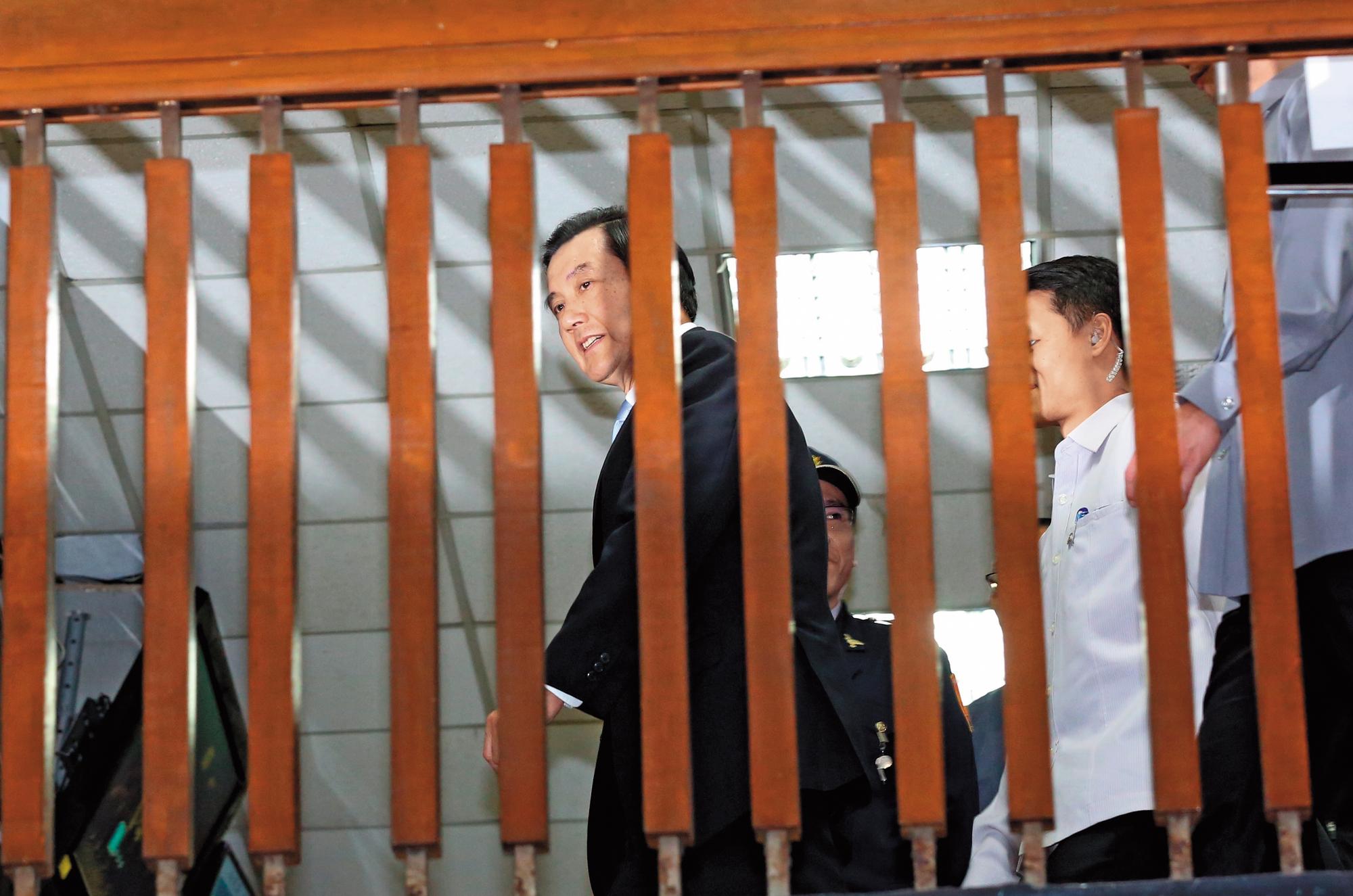 馬英九訊後強調清白，但錄音光碟加上張哲琛及汪海清等人死咬，恐讓馬英九難逃牢獄之災。