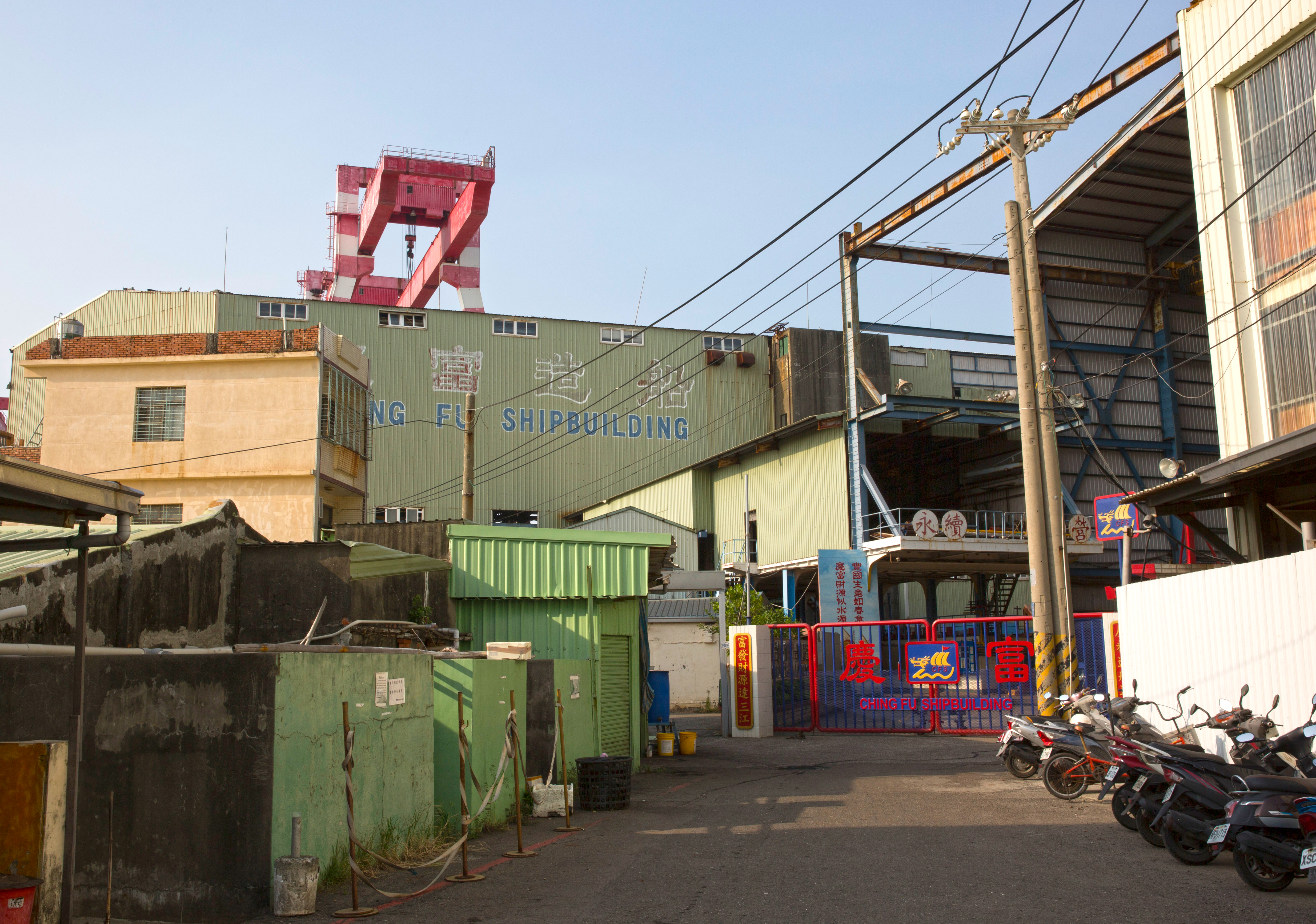 國防部指出，慶富造船因違反契約附加條款，已達解約條件。