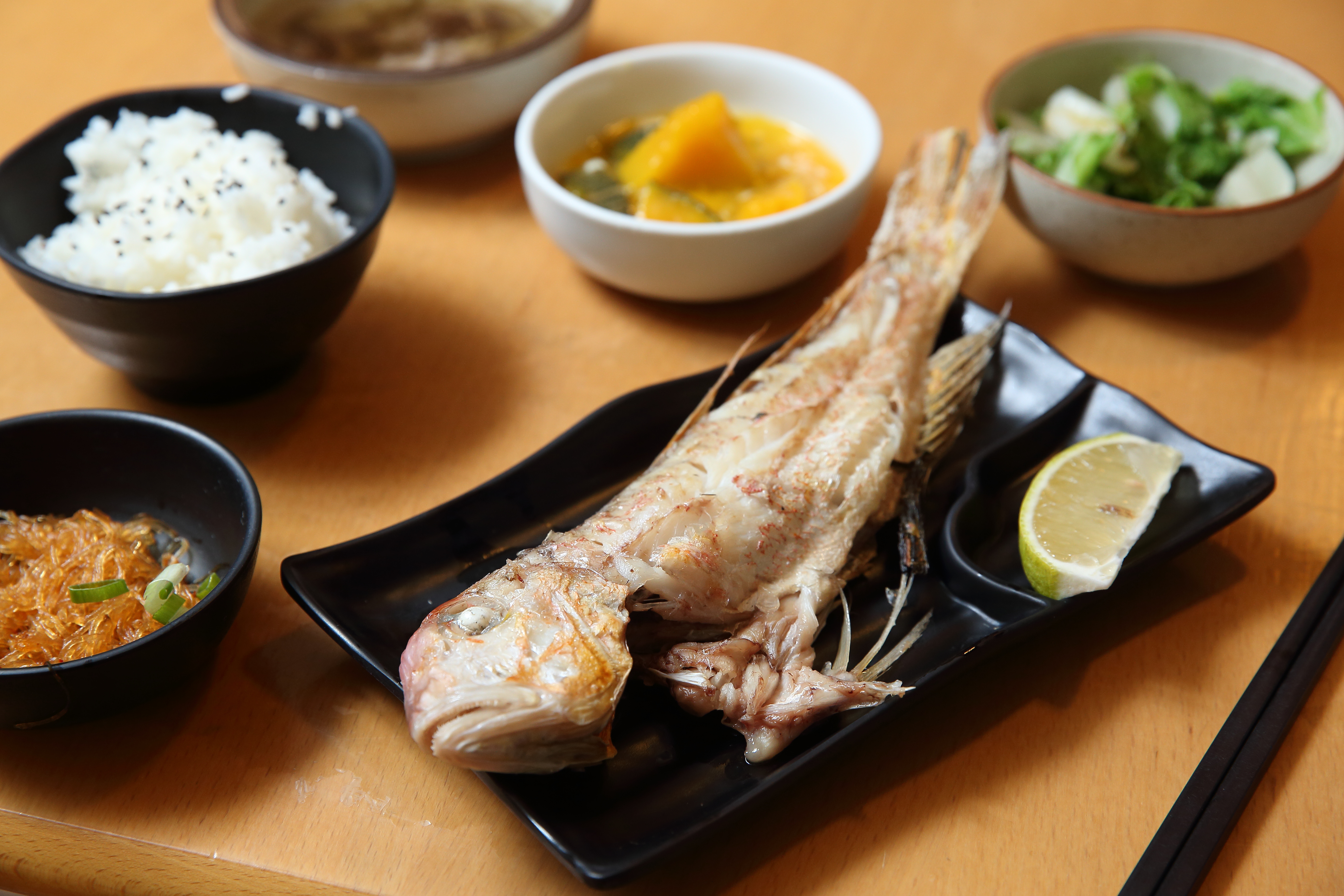 海釣客直送的馬頭魚，肉質軟嫩，吃得出滿口新鮮。300元/份。