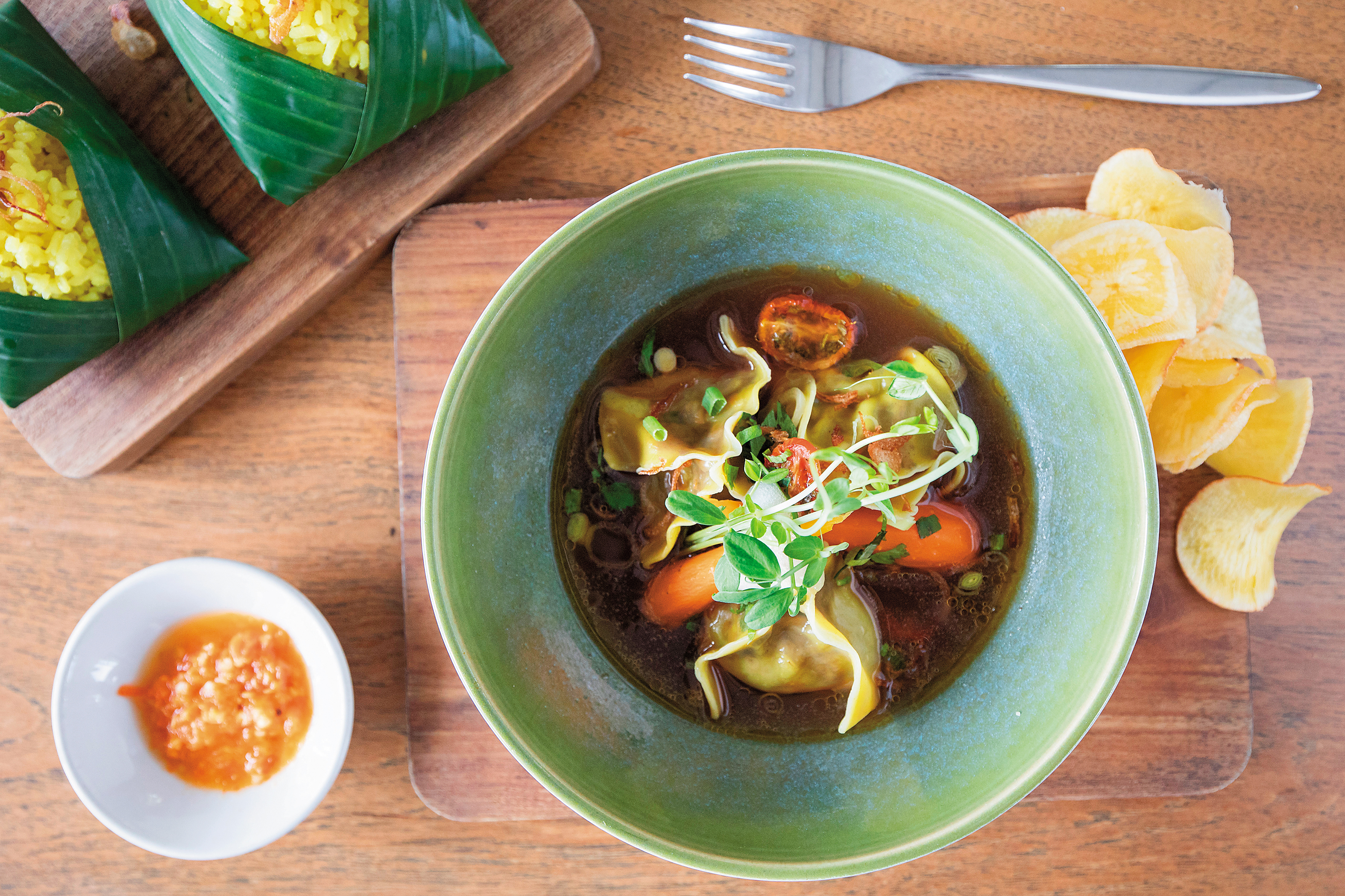 經過改良作法的「牛尾湯」，以湯餃方式呈現。（印尼盾120,000元／份，約NT$316）