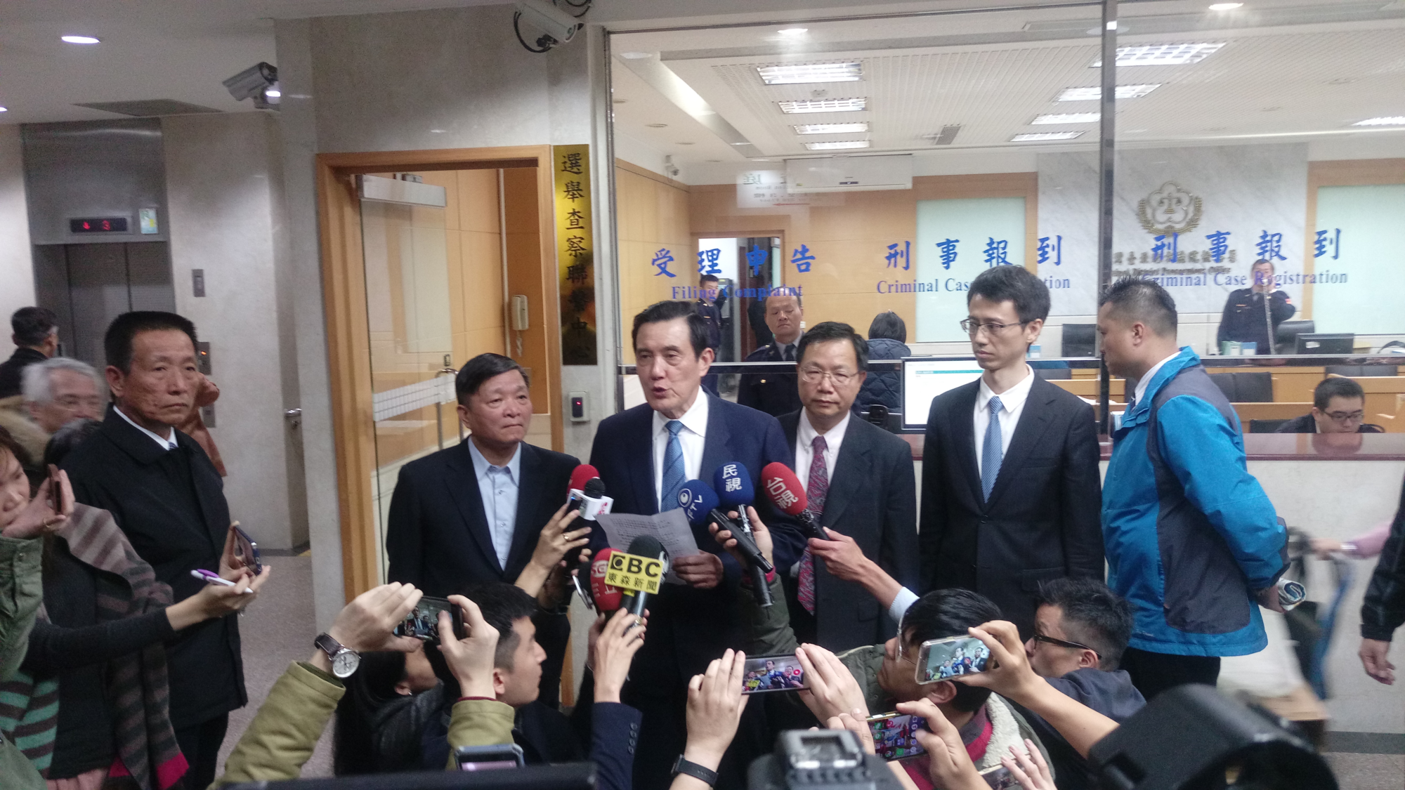 馬英九認為偵辦本案檢察官已不適任繼續調查,將聲請上級法院移轉管轄,希望檢察總長發揮檢察一體職權公平辦案。