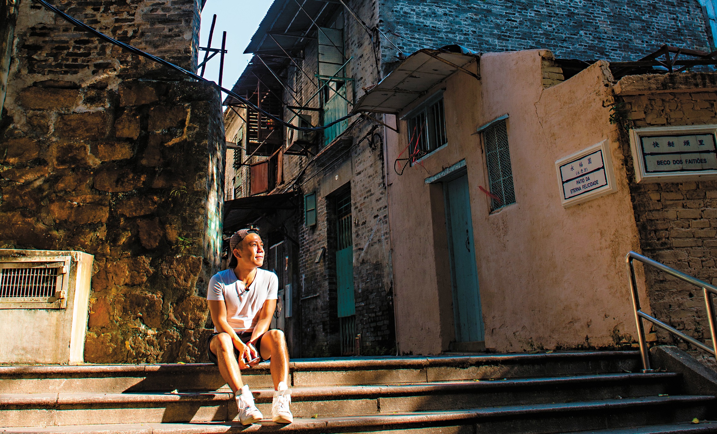 走進小巷，嶺南式青磚建築，散發古拙況味。