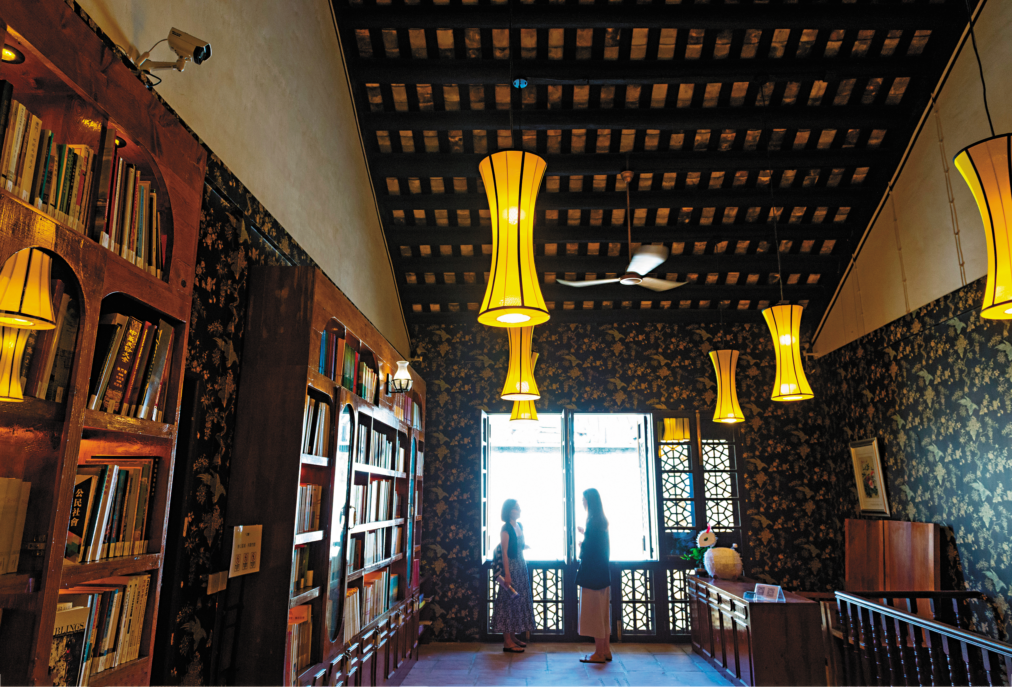 「文化公所」把青樓變身書店，時空反差，耐人尋味。