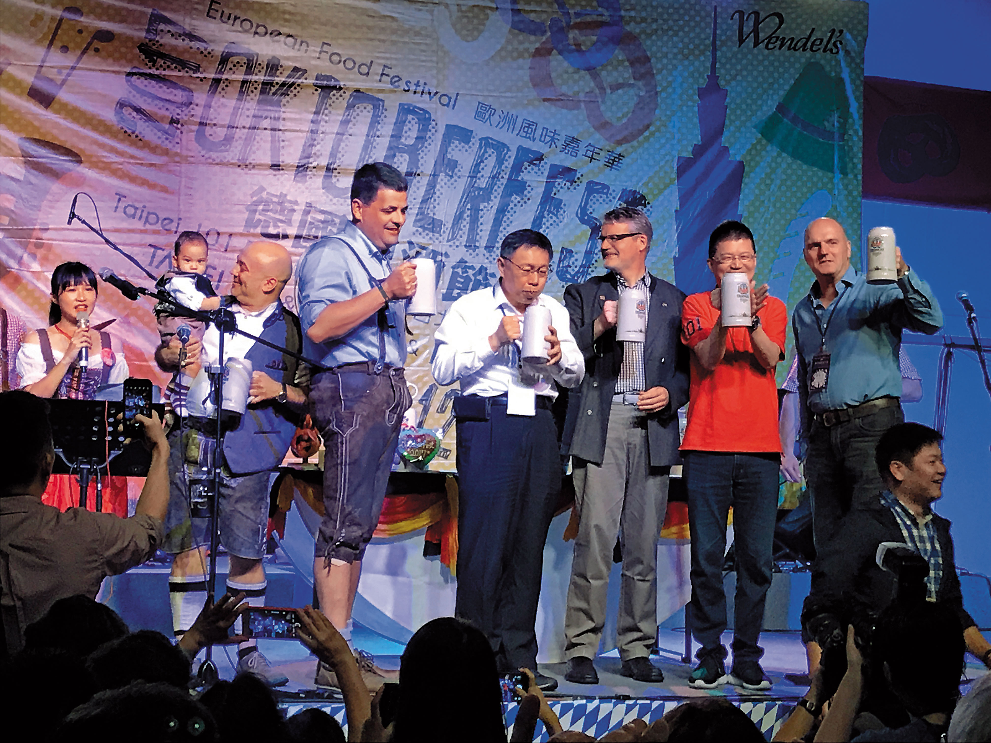 今年10月在德國啤酒節期間,台北101旁邊也舉辦了德國啤酒節,還請到柯文哲市長來開幕。