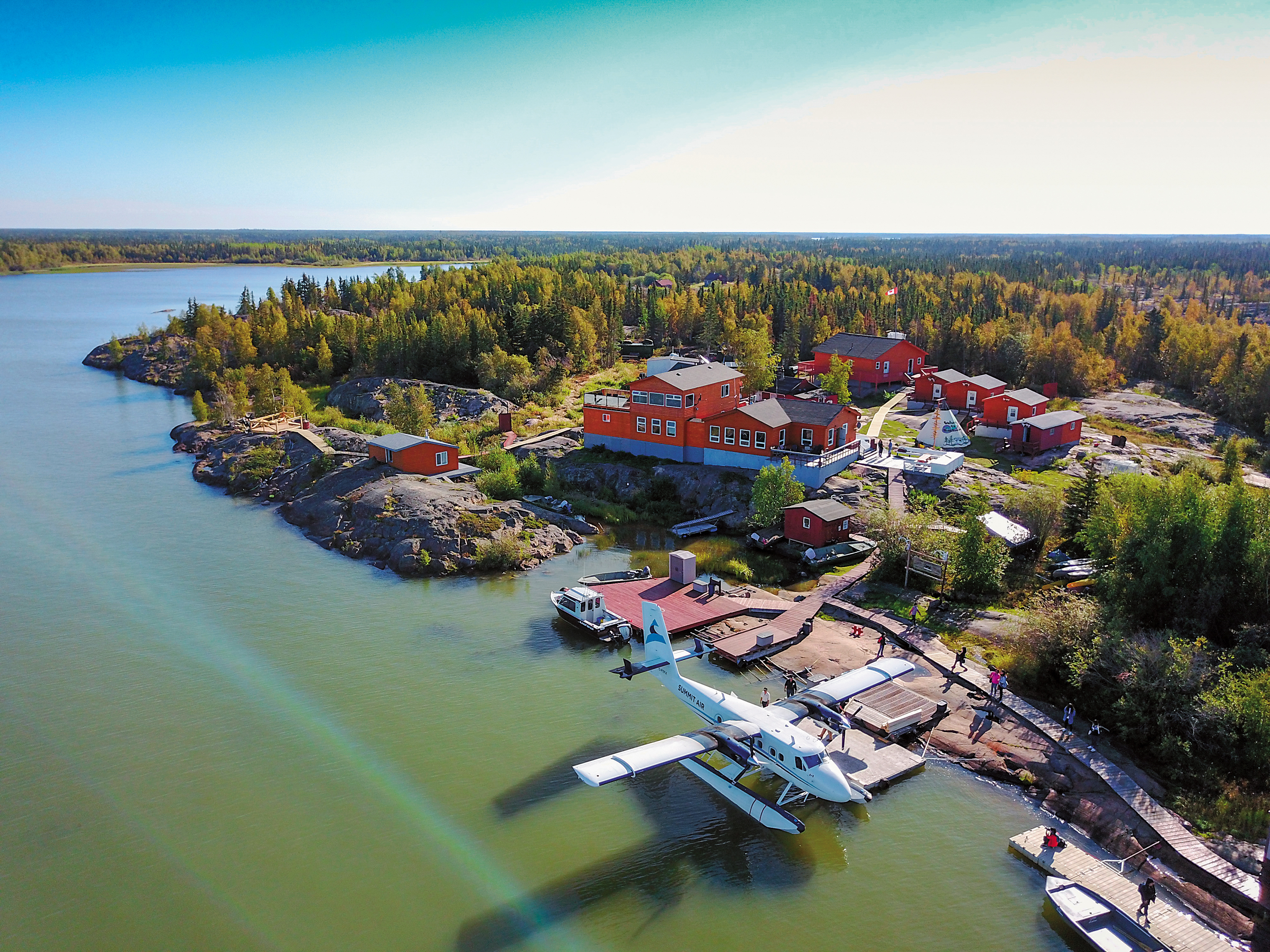 「猞猁小築」位於大奴湖北部， 是著名的「午夜陽光之地」。