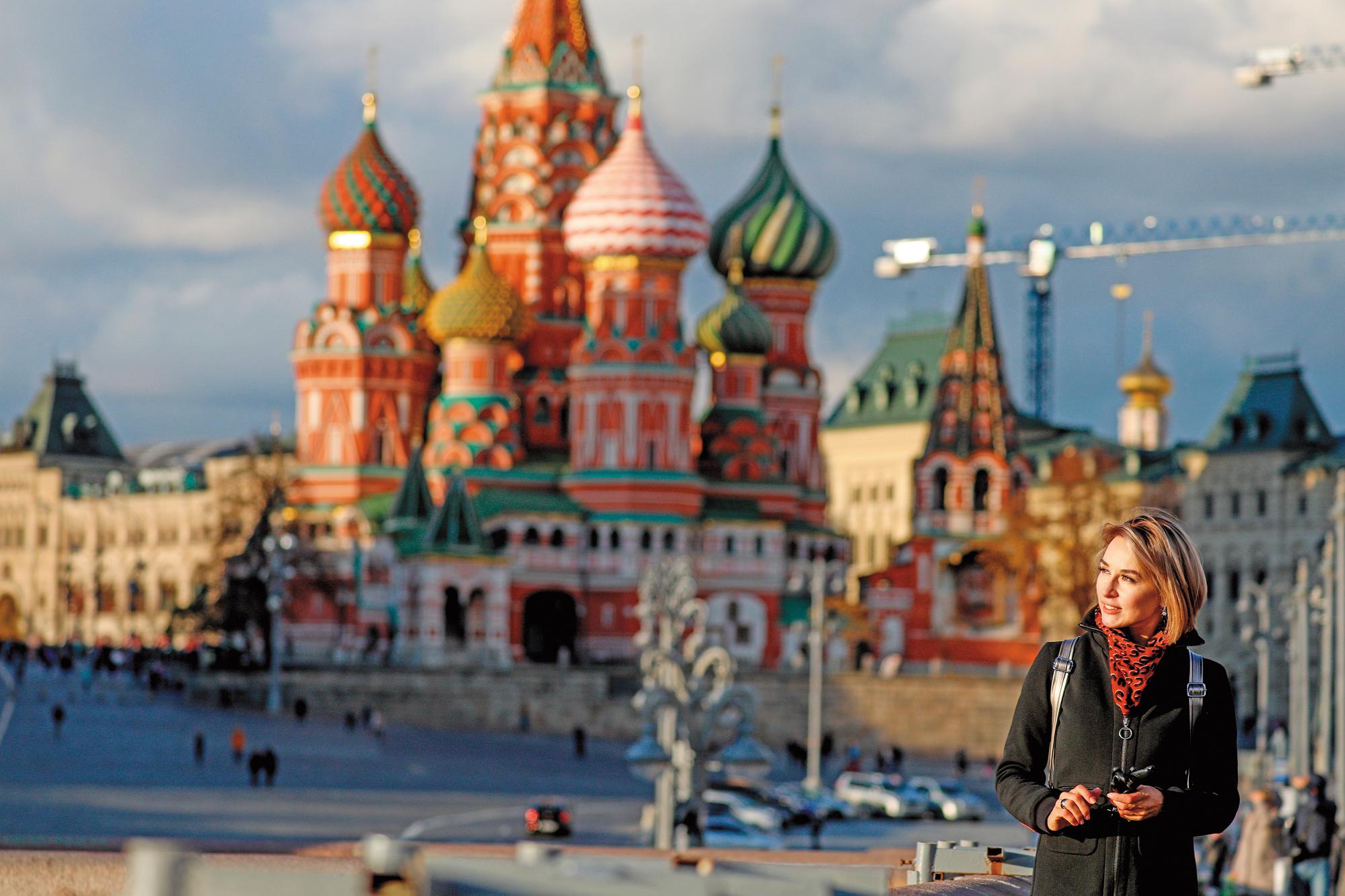 Lena在「Saint Basil's Cathedral」教堂前的淺笑,成了我的莫斯科印象。