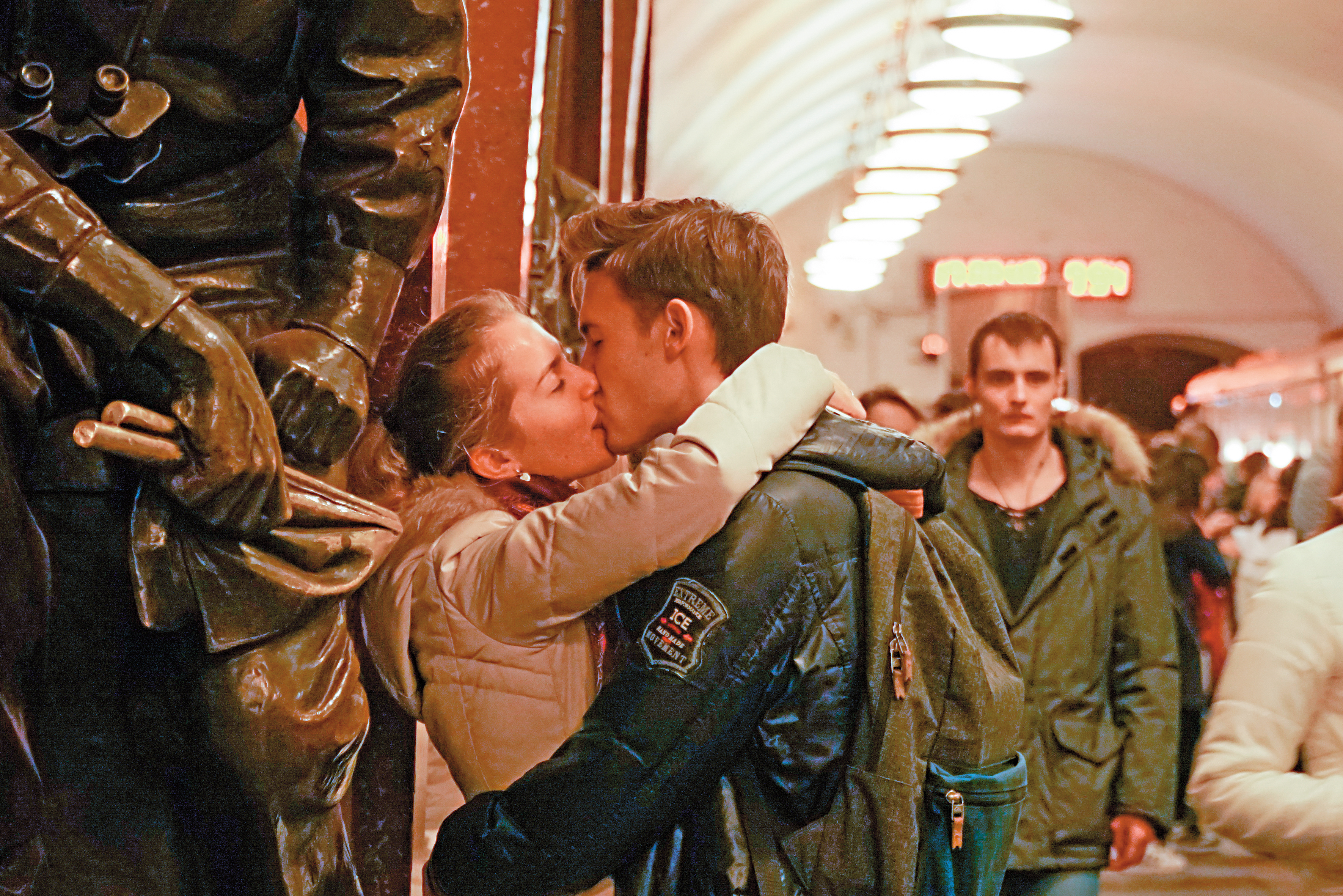 地鐵中情慾流動的男女也是風景之一。