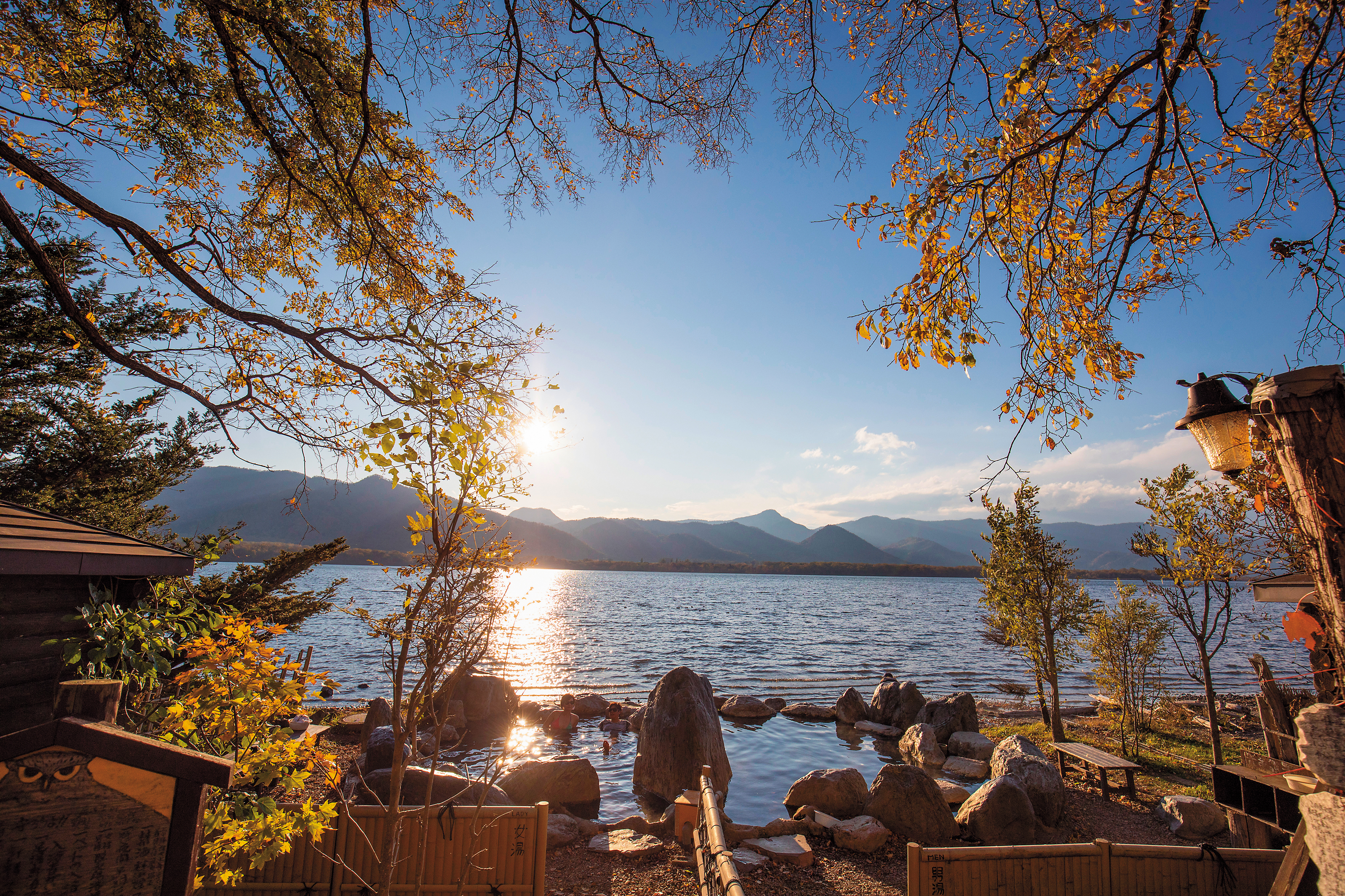 「コタン温泉」緊鄰屈斜路湖，是在地人心中的野生祕湯。