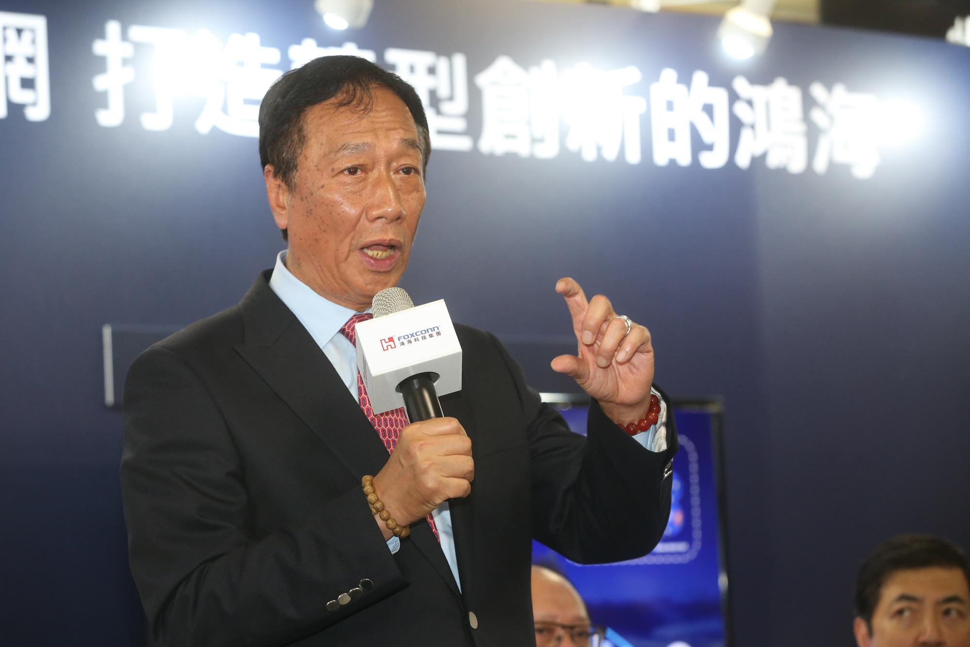 鴻海董事長郭台銘決定要讓鴻海子公司赴上海Ａ股上市，並將於明年1月召開臨時股東會。