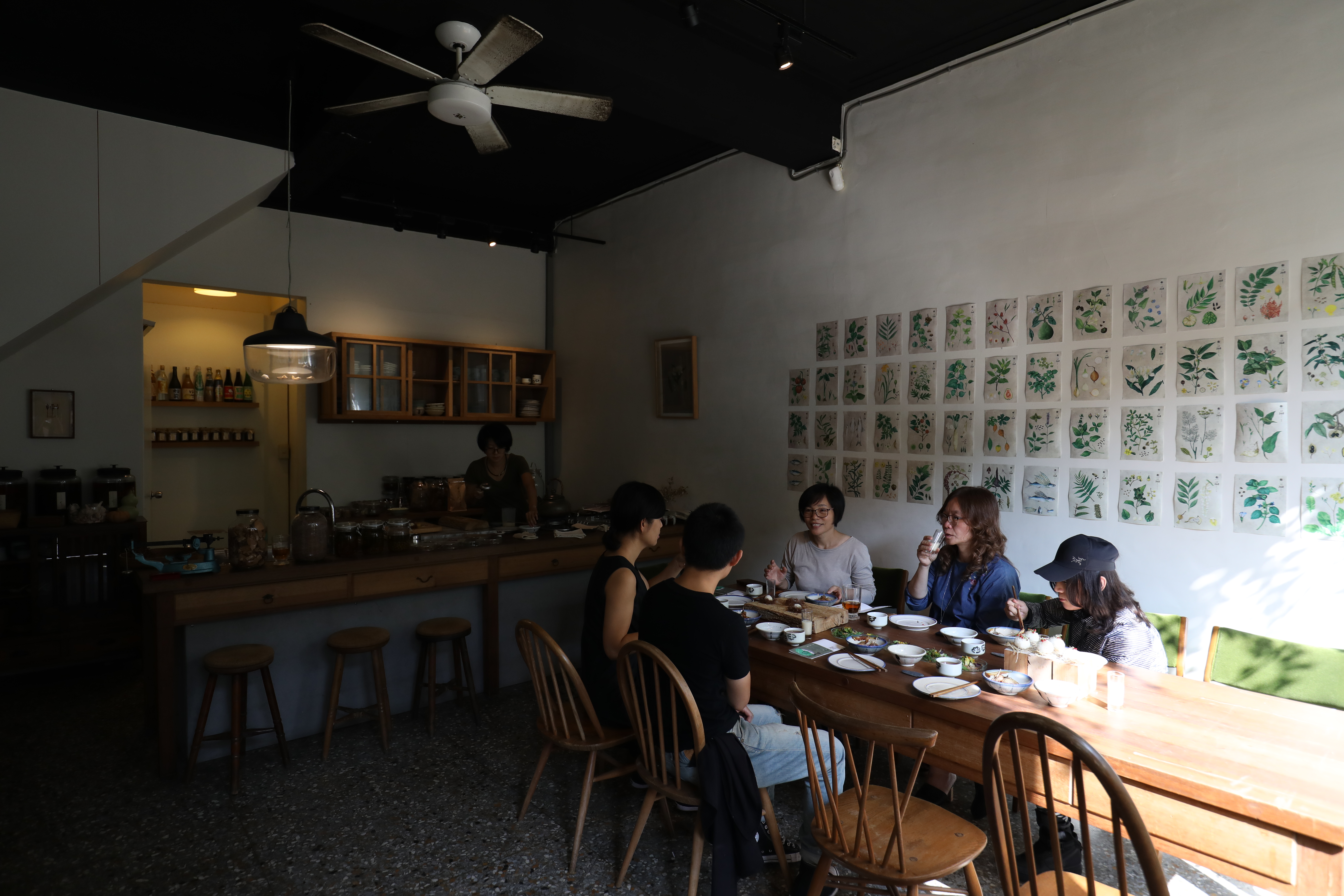 在種籽節氣飲食研究室裡，食材和料理會被解構、重組再轉身。