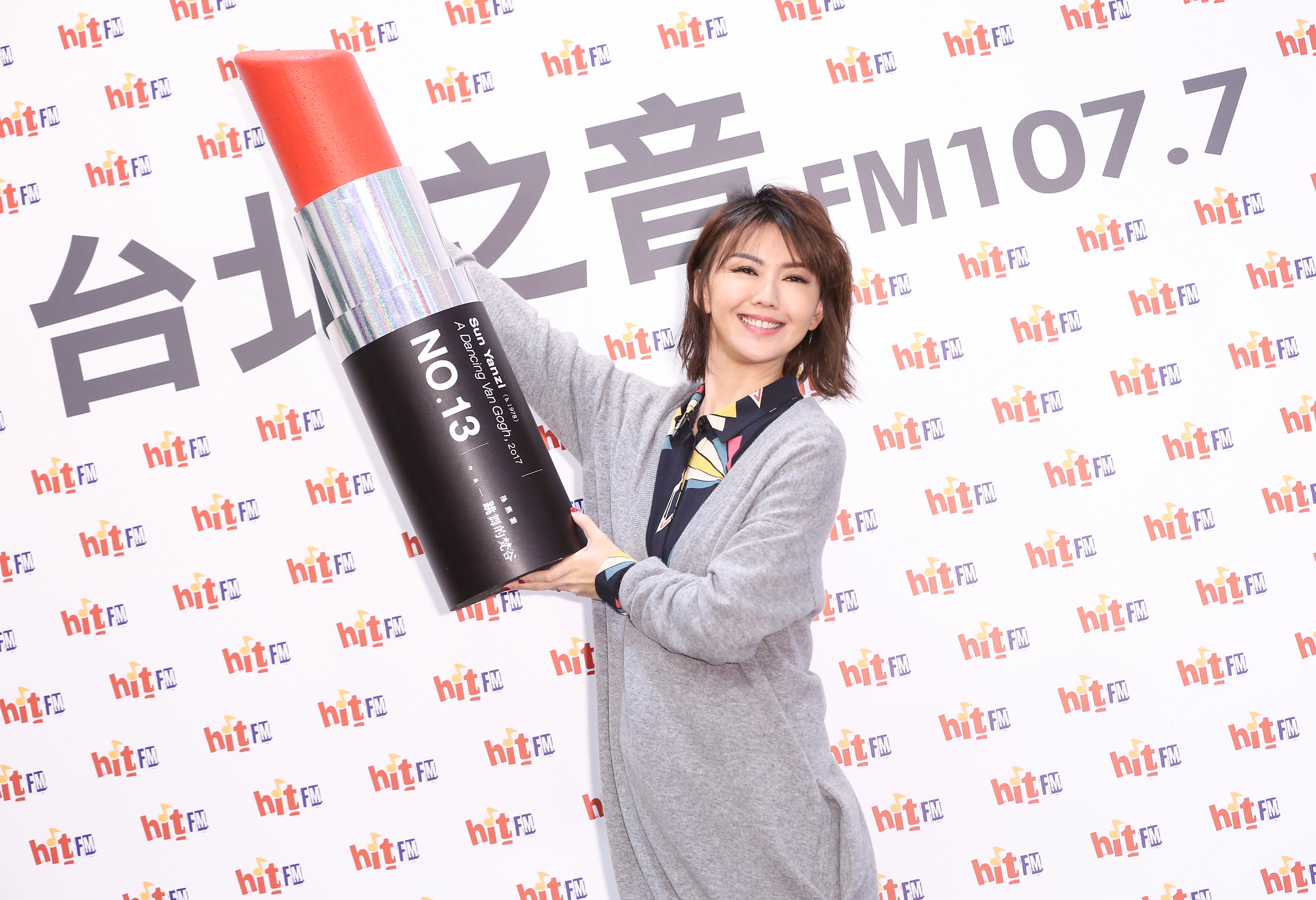 孫燕姿很愛蒐集口紅，活動上手工自製口紅。