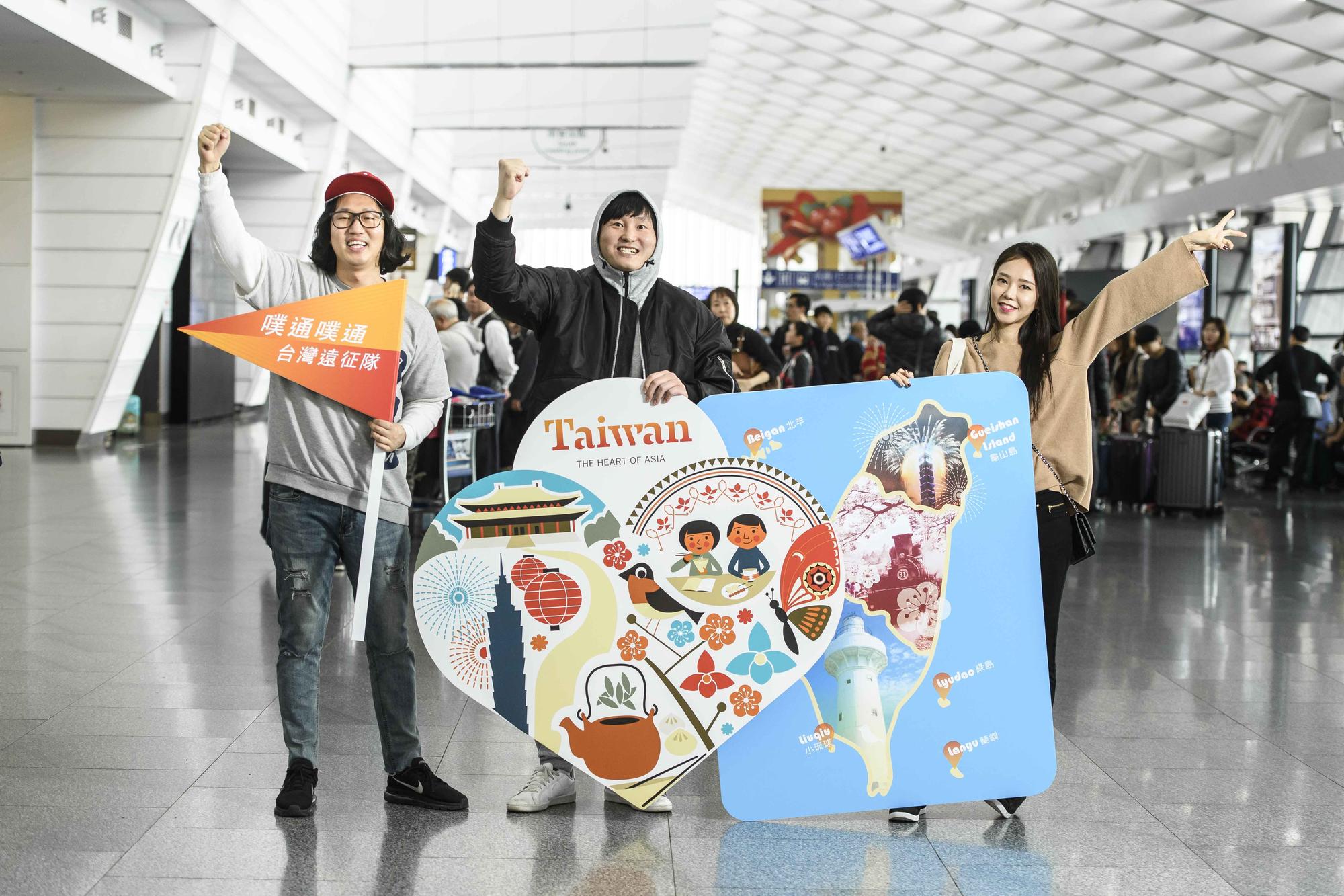 韓國部落客daebum, kim、gyoung-jin, kim、beautify me來台組遠征隊，宣傳台灣觀光。（交通部觀光局）