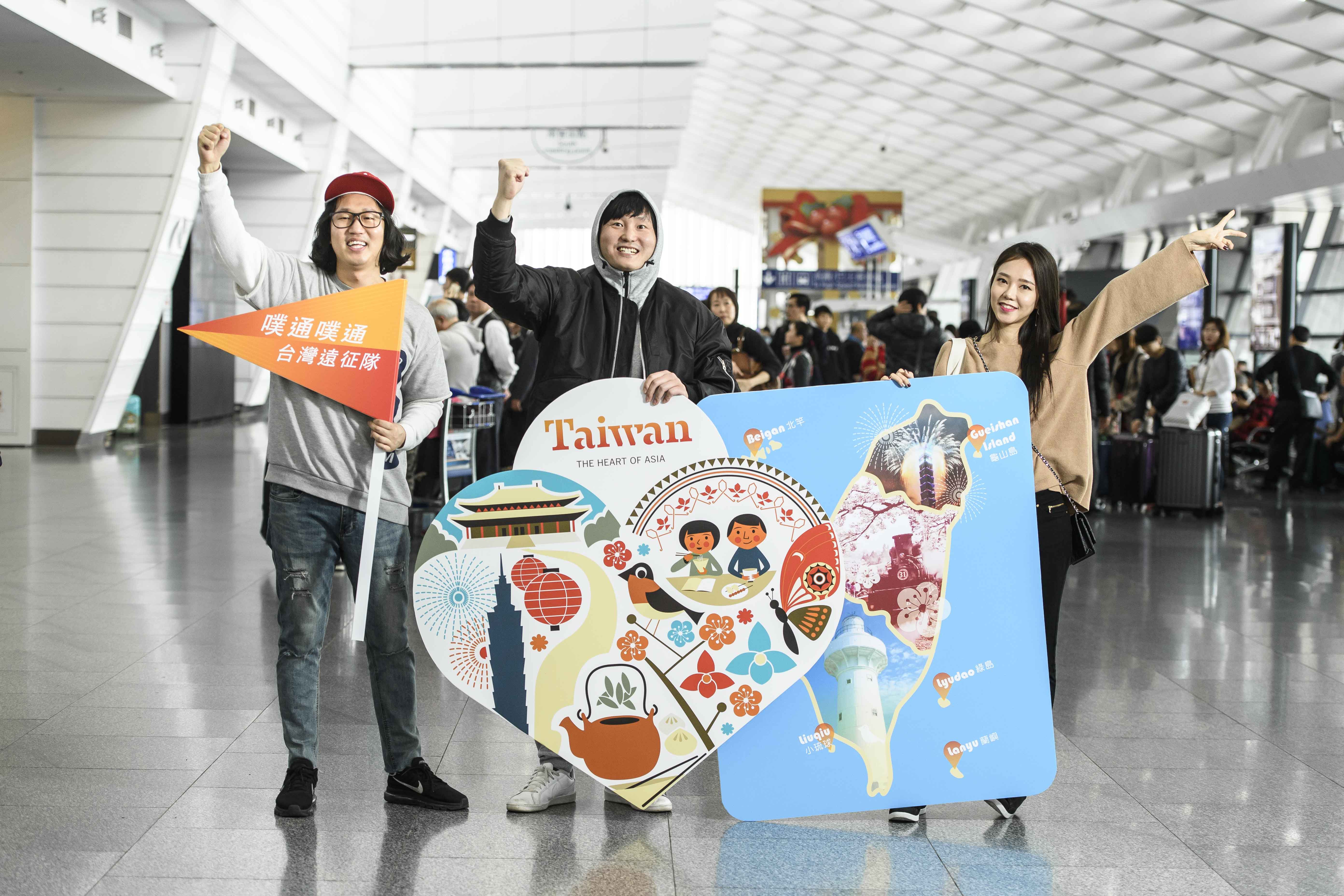 韓國部落客daebum, kim、gyoung-jin, kim、beautify me來台組遠征隊，宣傳台灣觀光。（交通部觀光局）